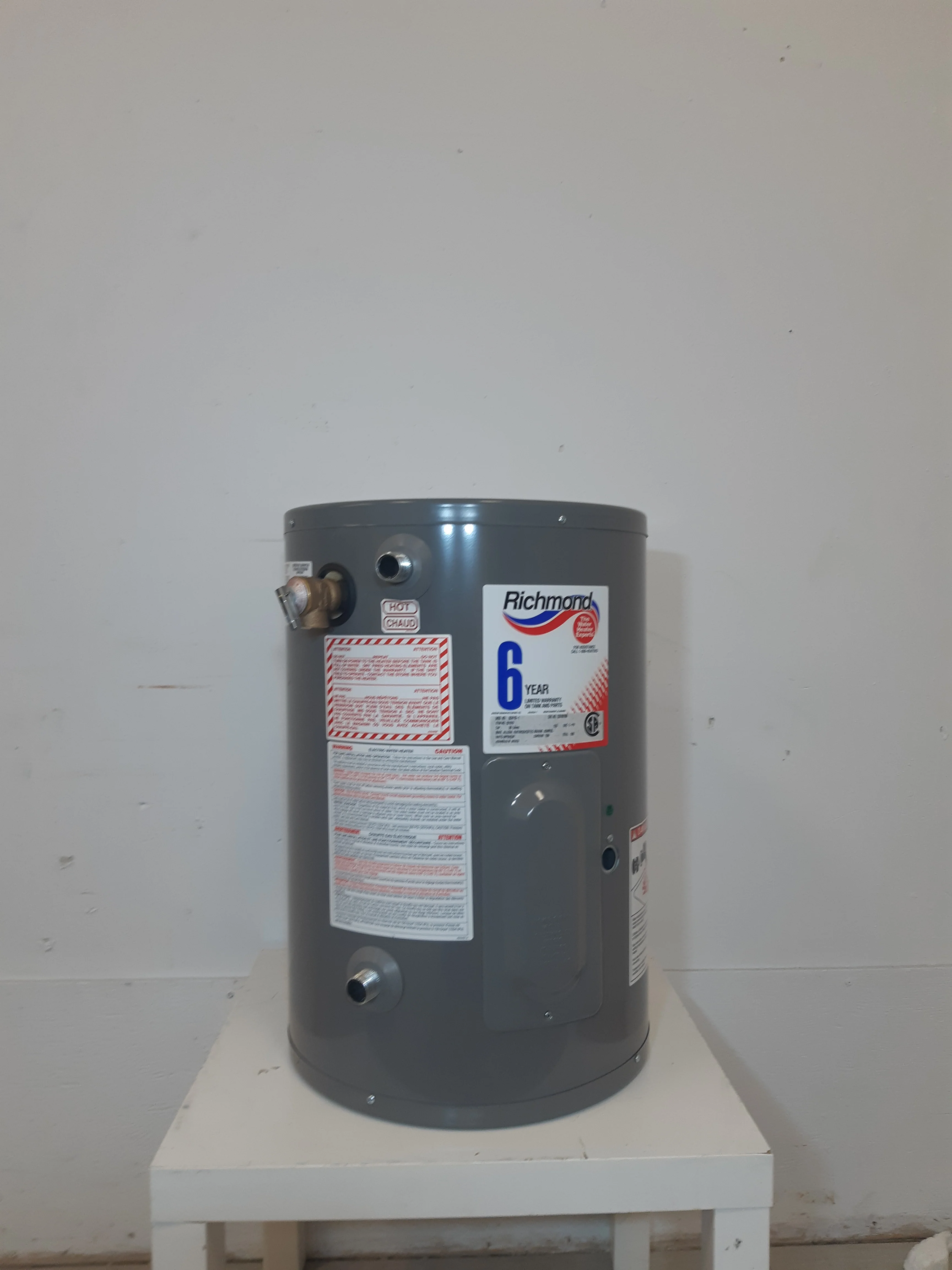 10 Gallon Richmond Electric Water Heater - Image 2