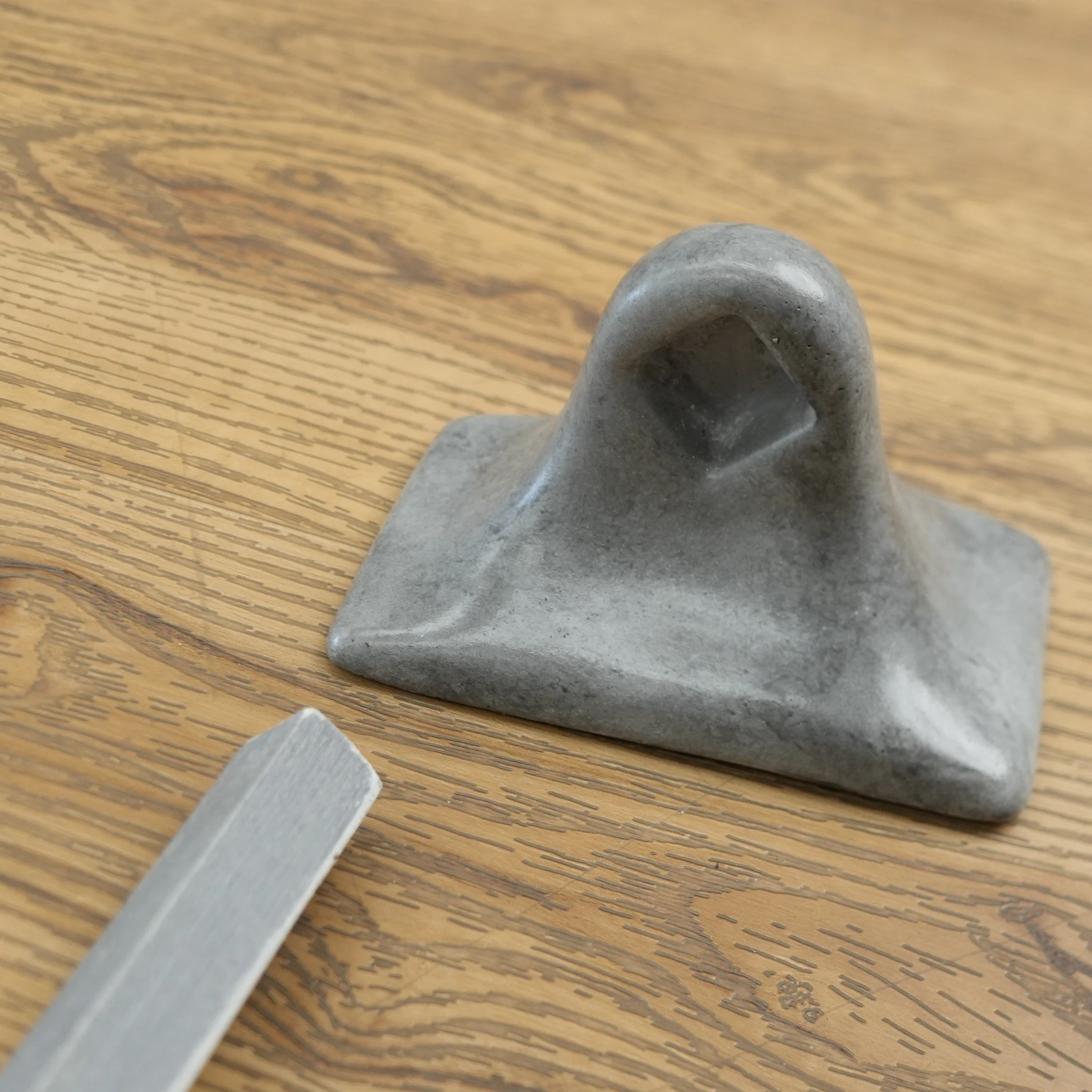 22-inch W Porcelain Wall-Mount Towel Bar in Grigio Grey - Image 4