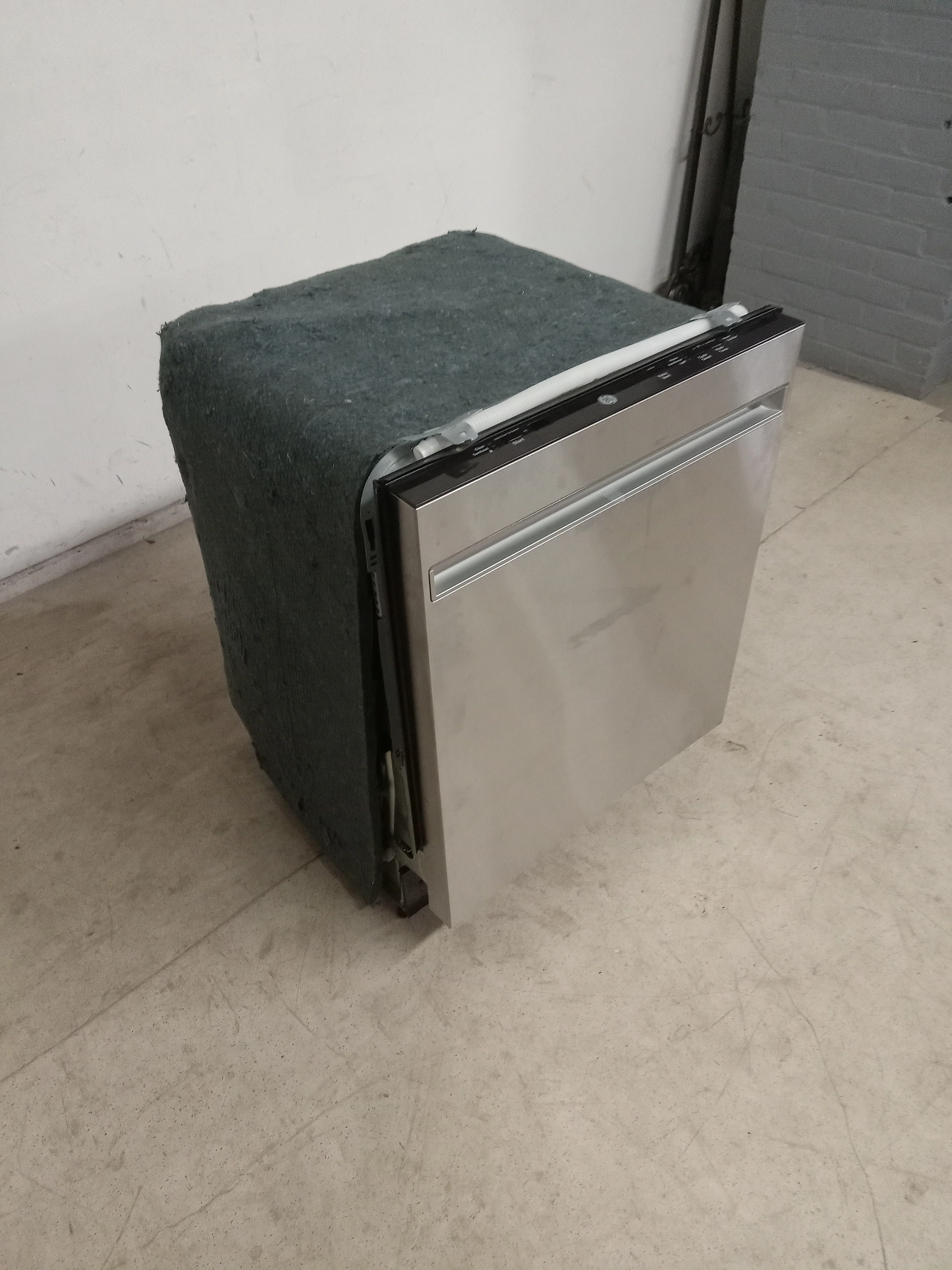 23.25"W General Electric Stainless Steel Dishwasher - Image 7