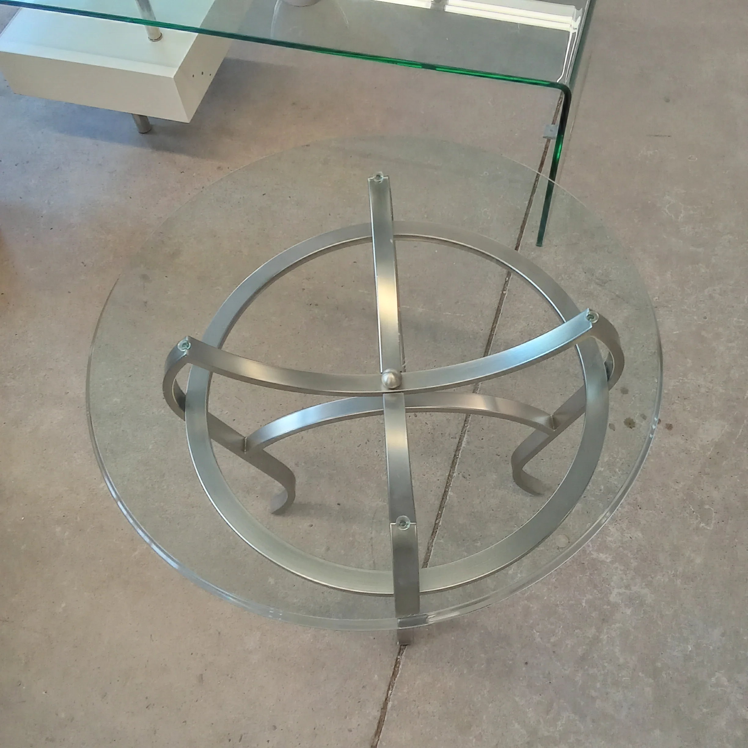 24"Diameter Side Table with Glass Top - Image 2