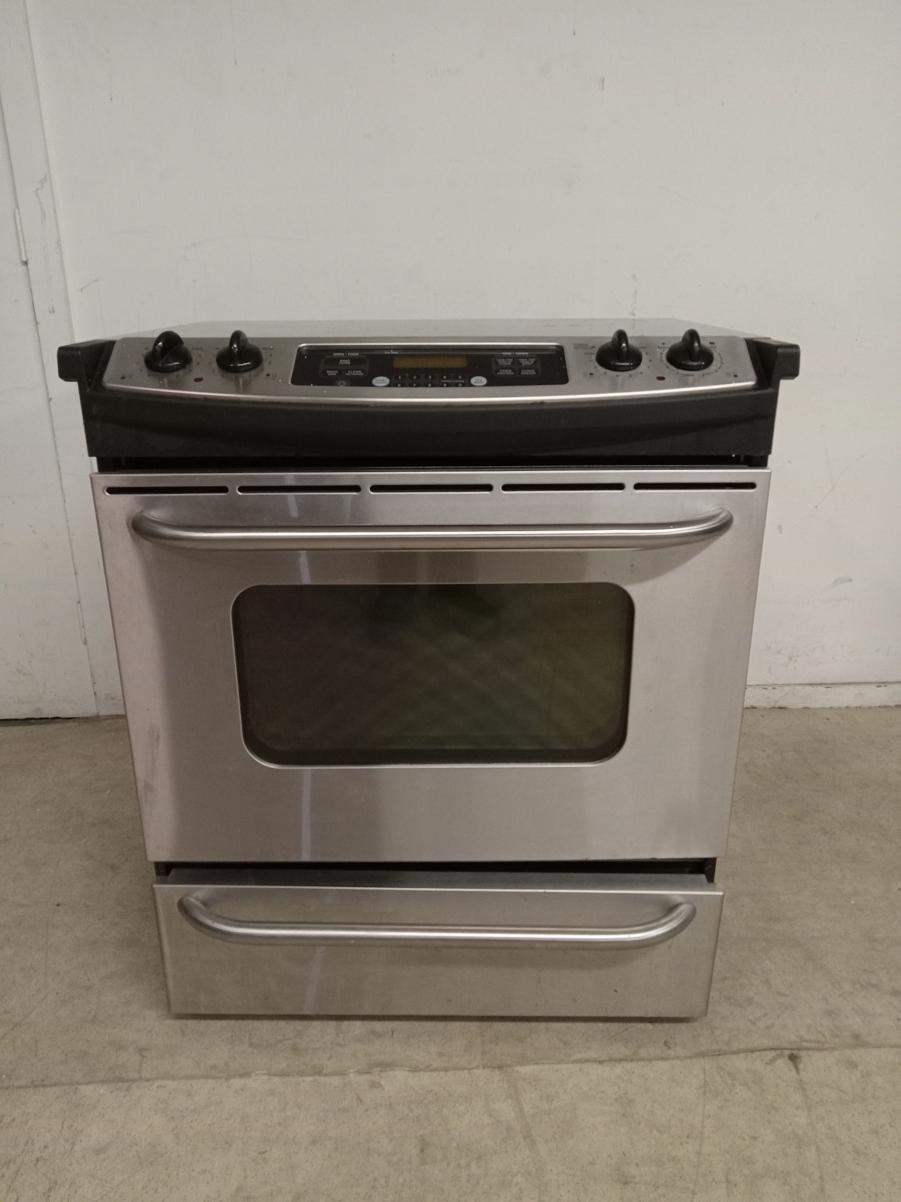 29.75"W General Electric Range Oven