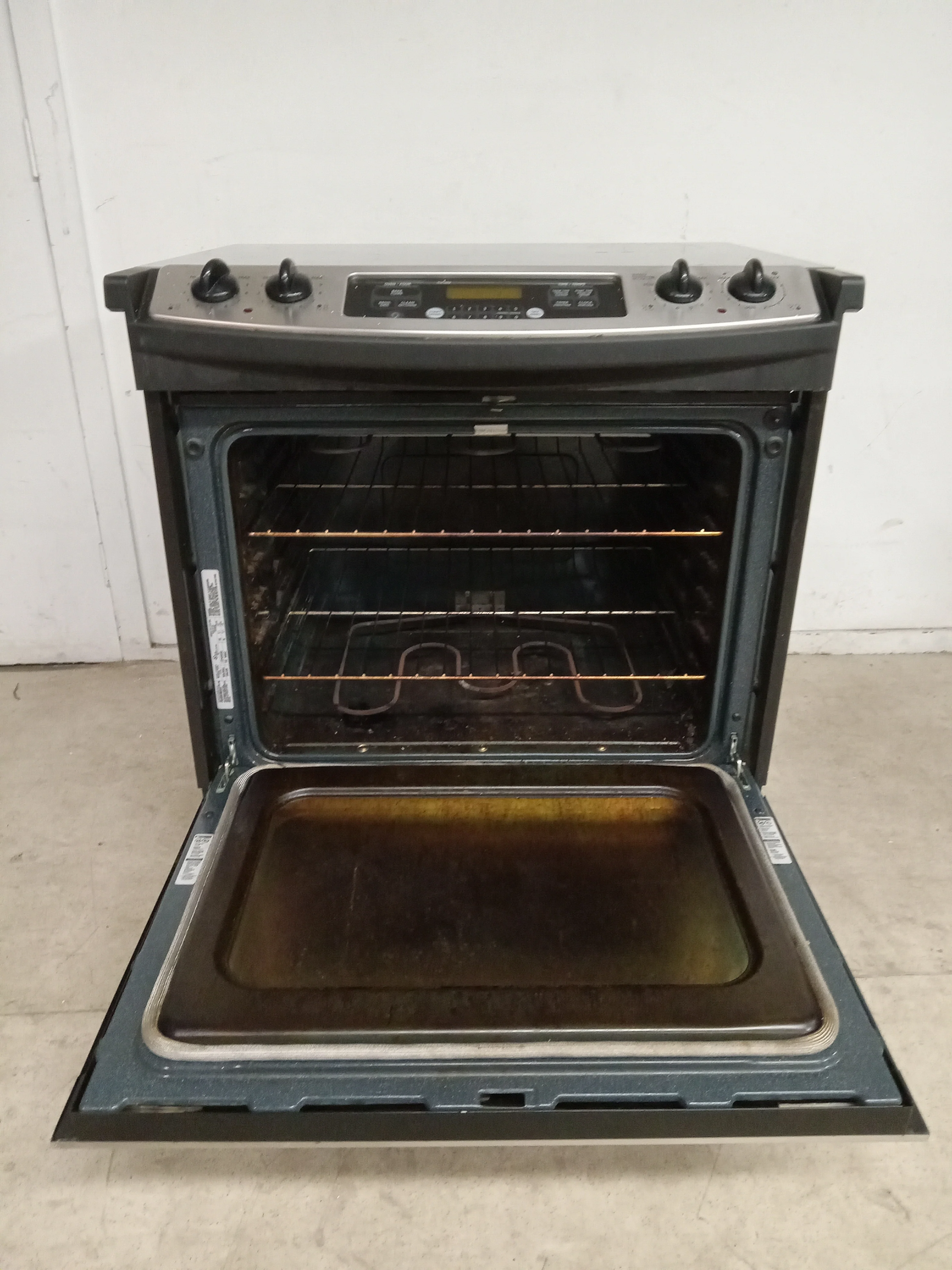 29.75"W General Electric Range Oven - Image 2