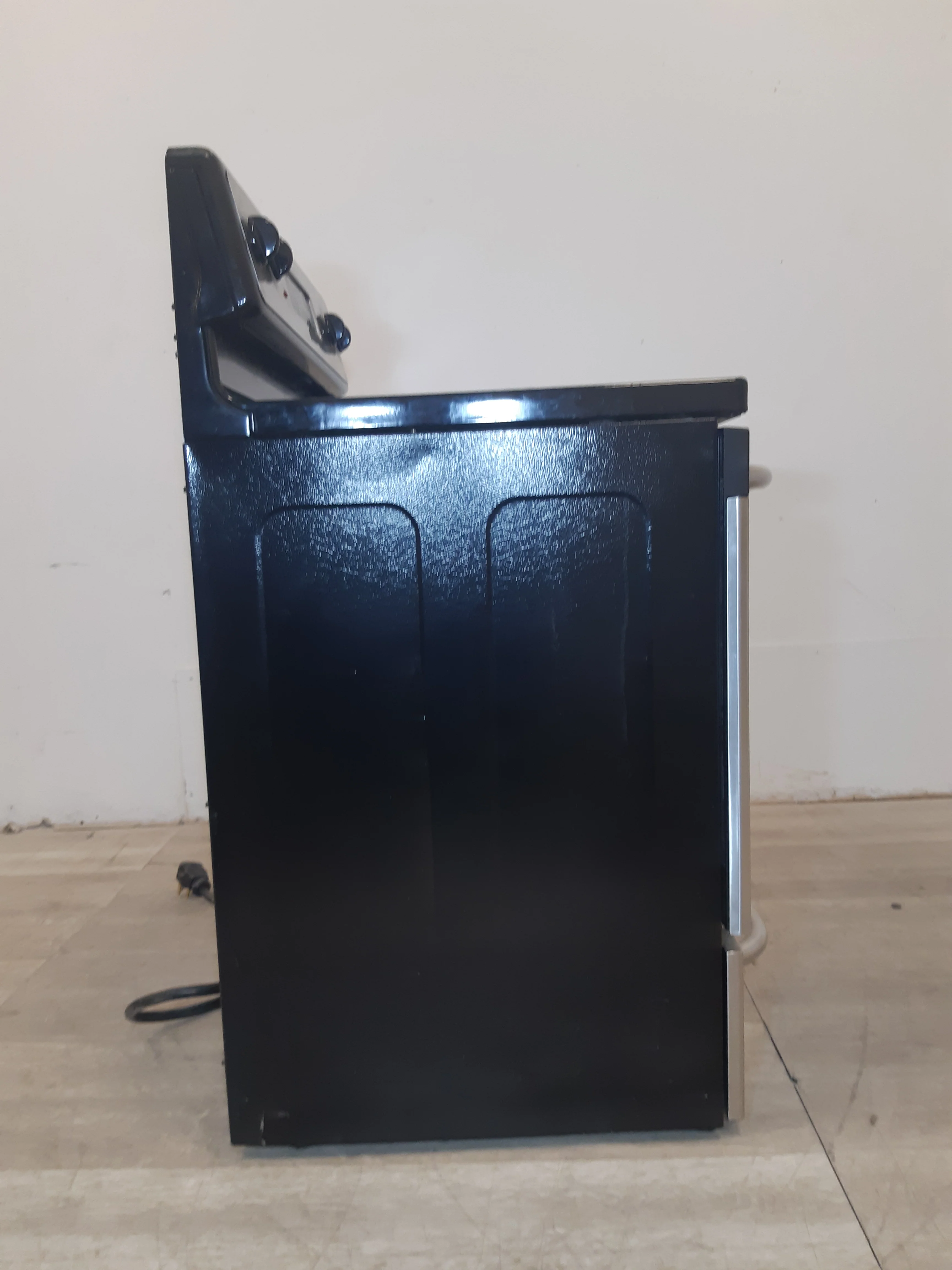 30" GE Stainless Steel Electric Stove - Image 5