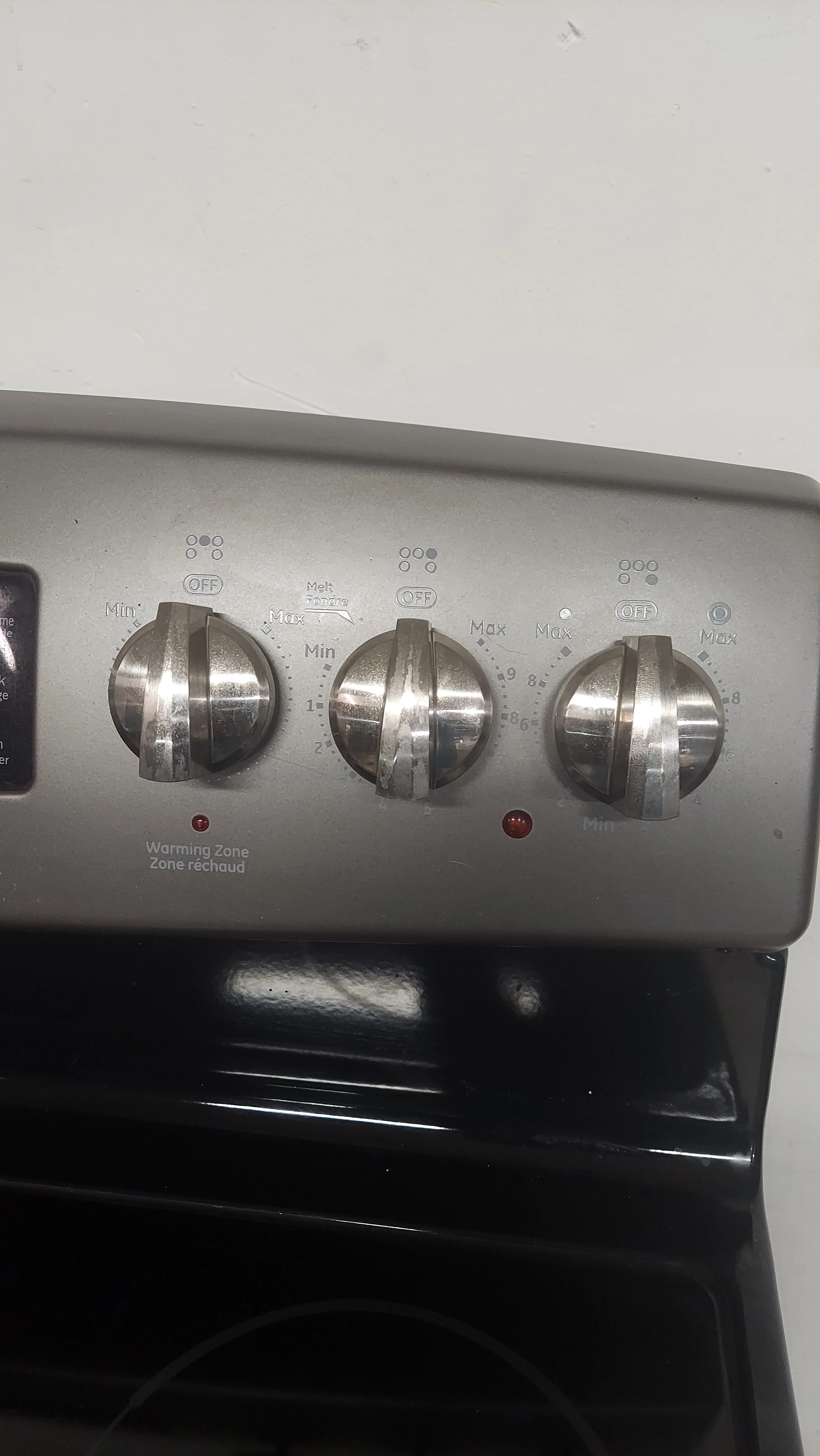 30"W GE Electric Stove - Image 6