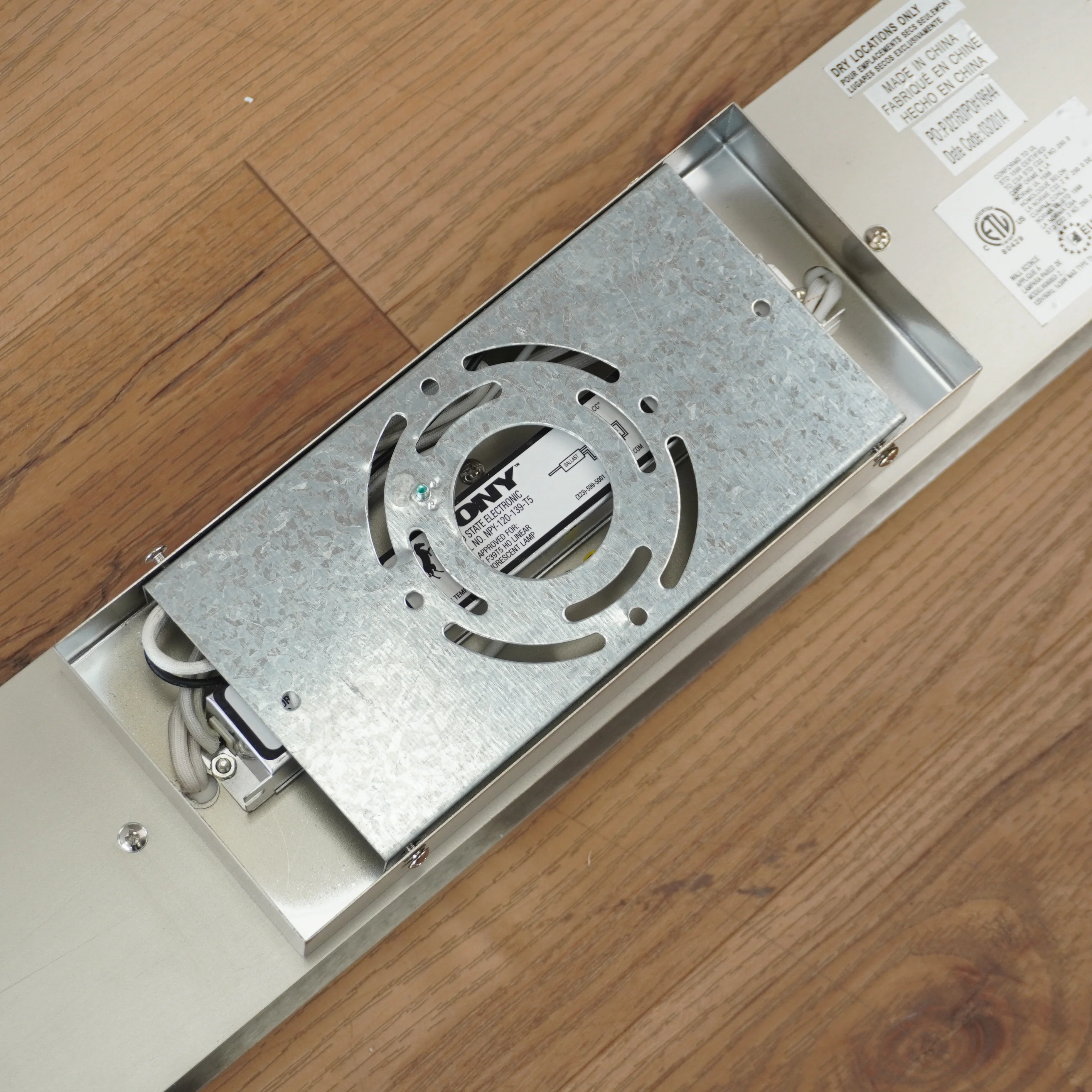 36-inch 39W T5 Wall Lamp in Satin Nickel - Image 4