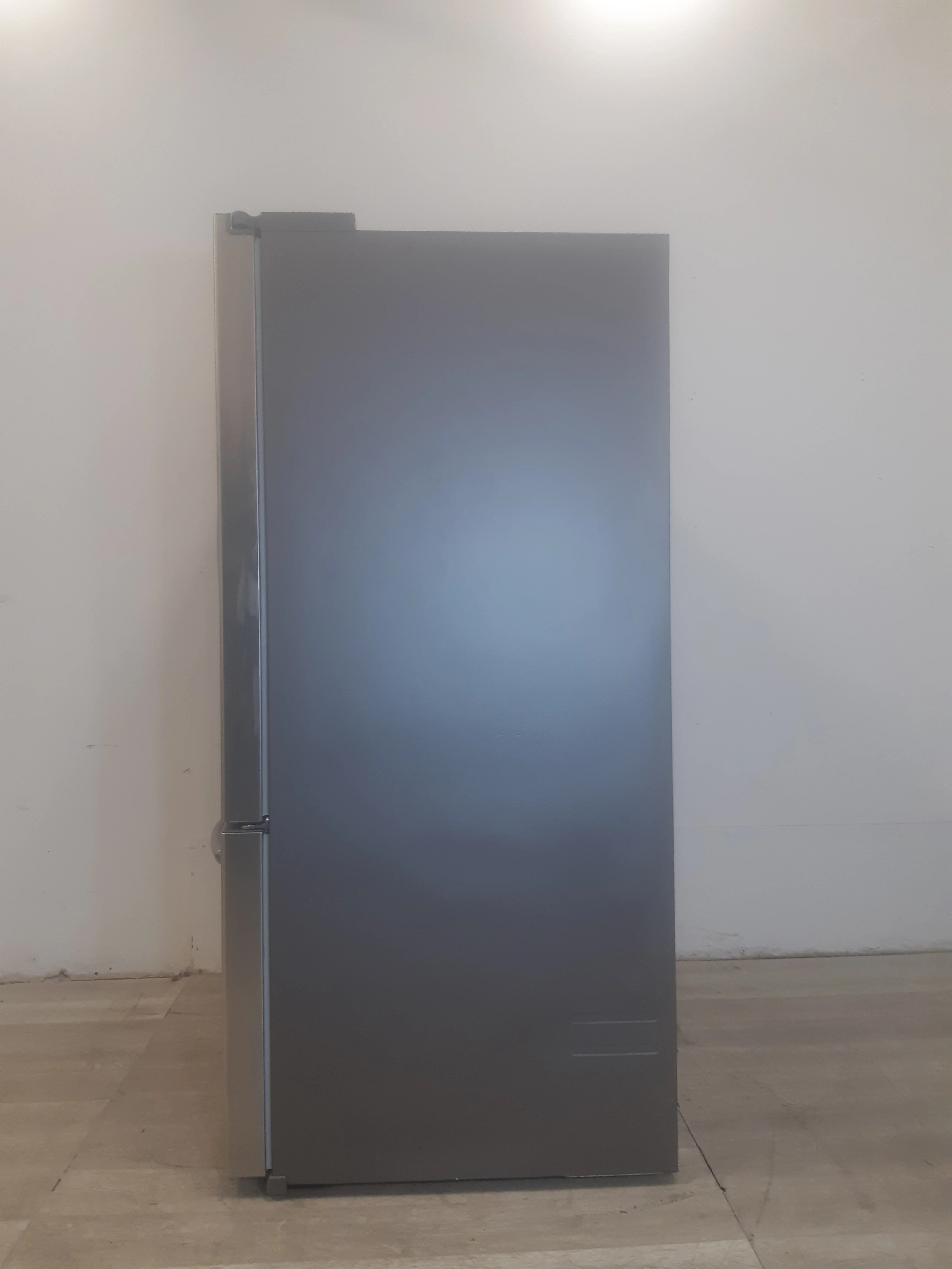36" Samsung Stainless Stain Electric Refrigerator - Image 4