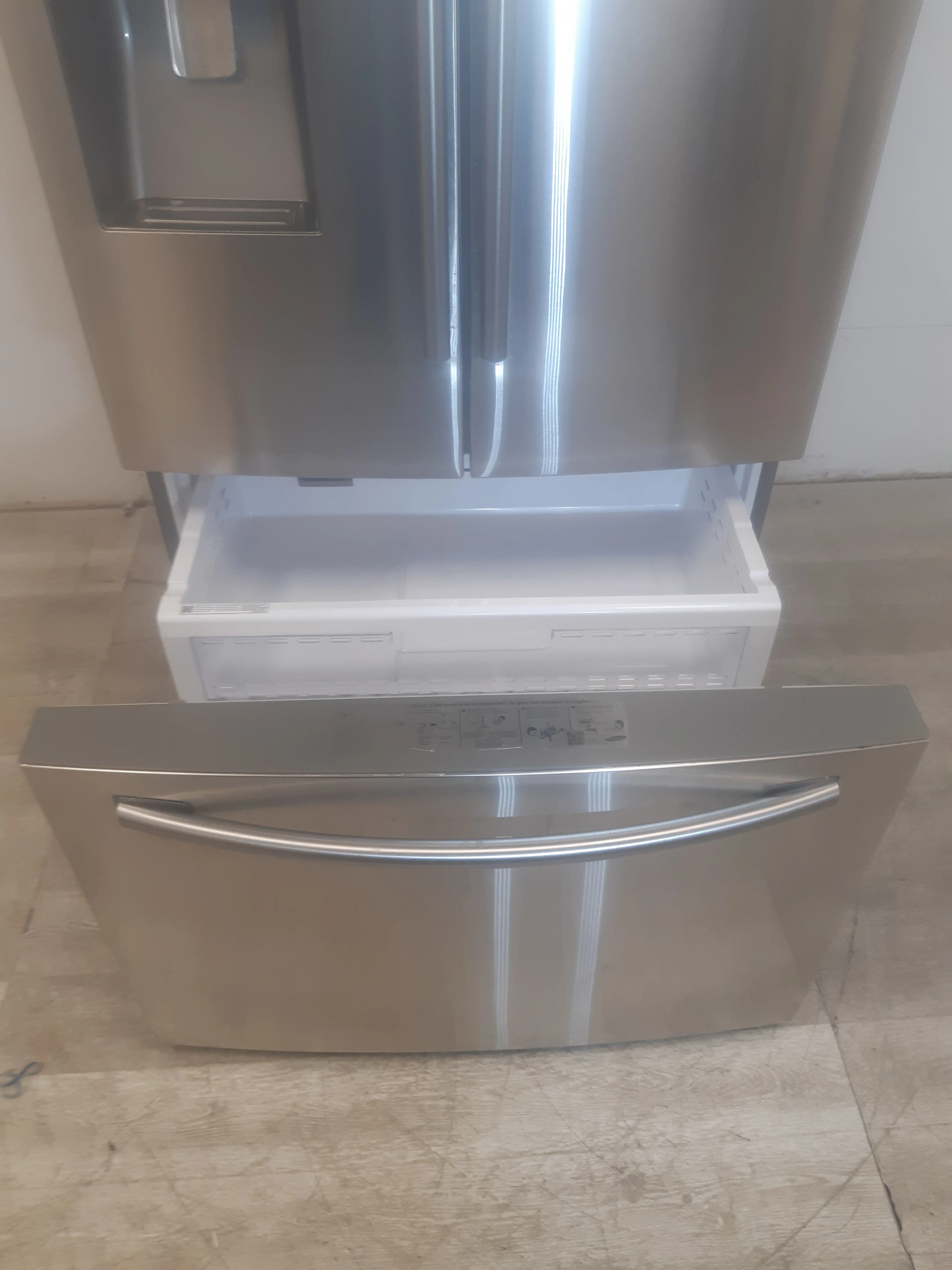 36" Samsung Stainless Stain Electric Refrigerator - Image 7