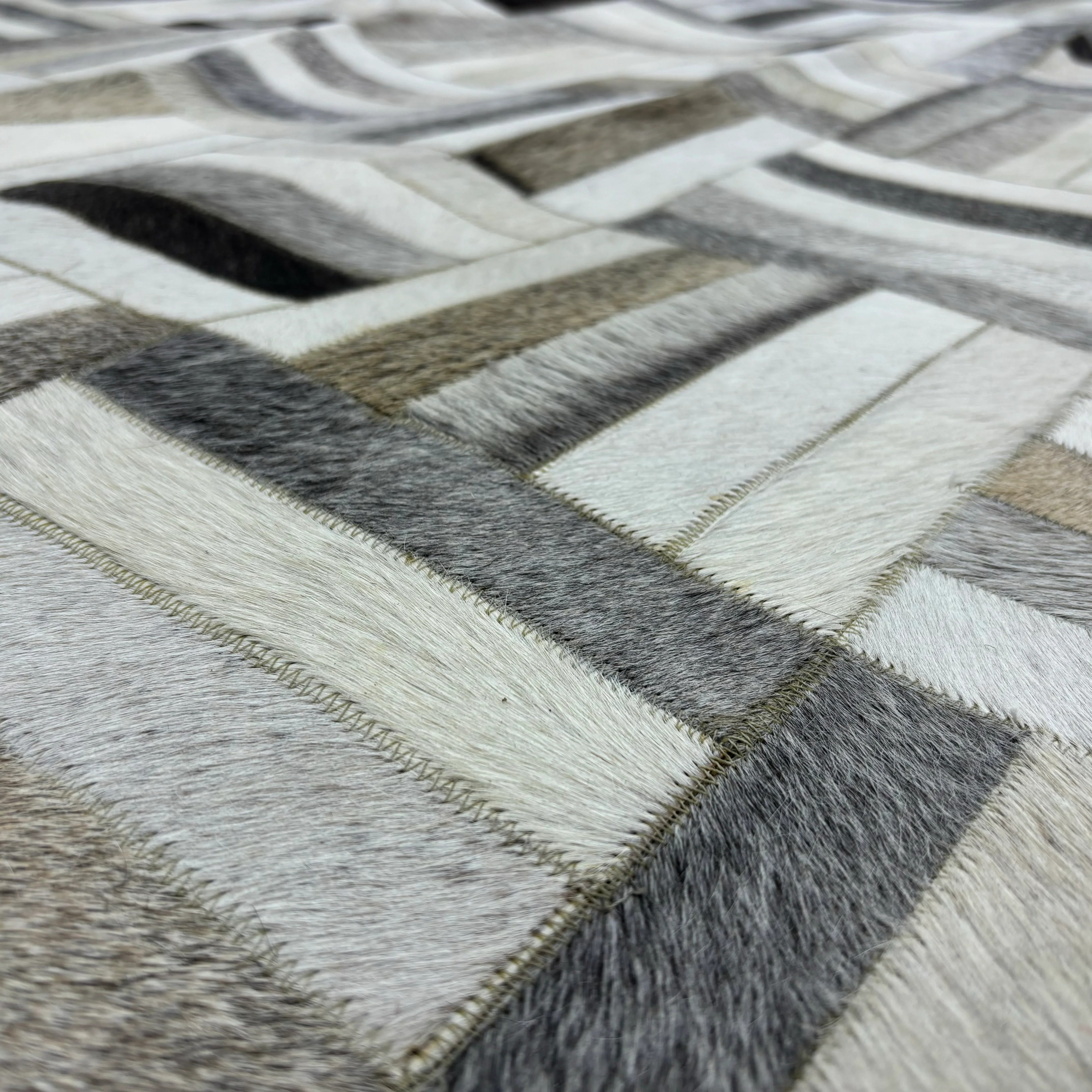 6×9-ft Grey & White Patchwork Rug – Hand-Stitched Cowhide, 250 - Image 7