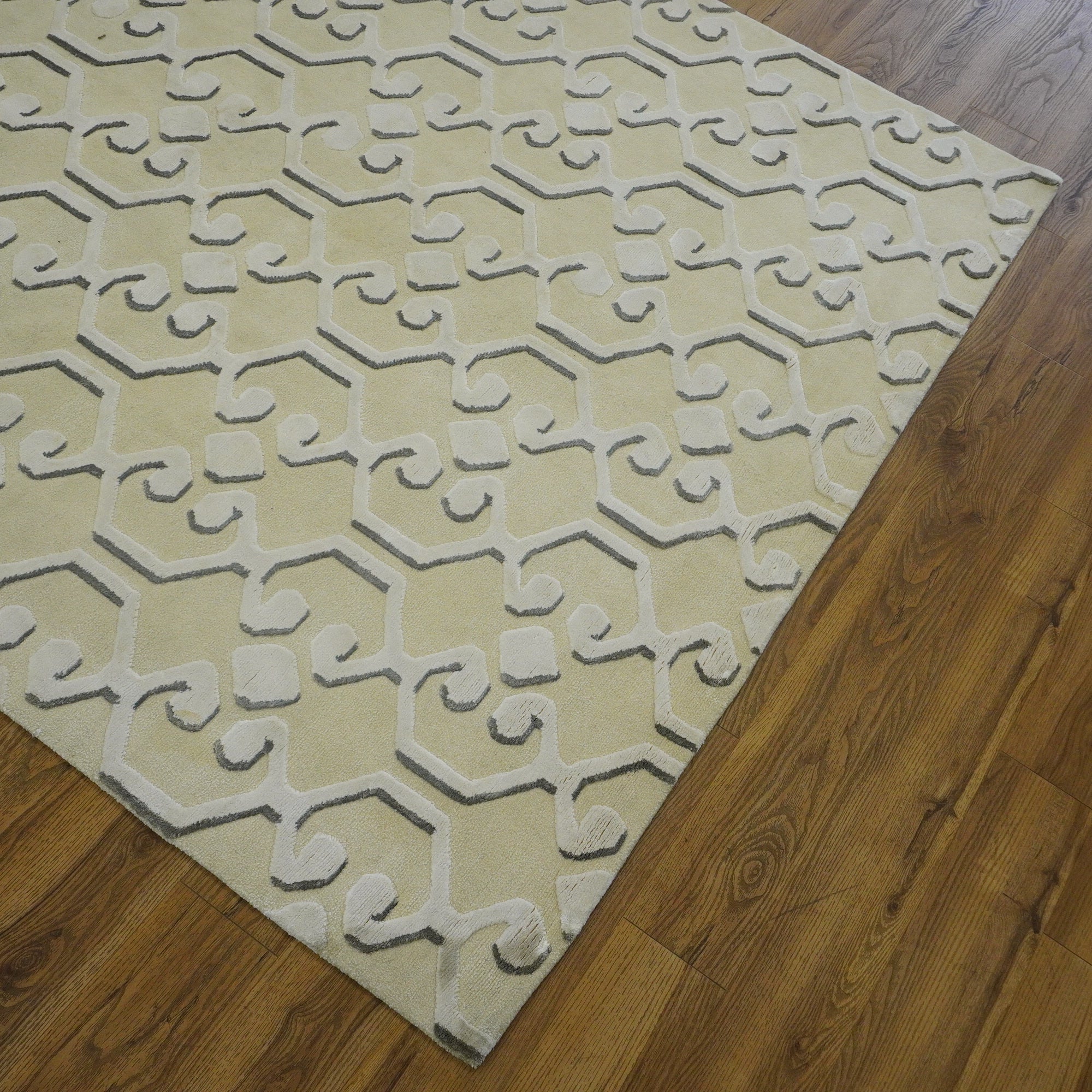 6x9-ft Wool Area Rug - Flourish - Image 2