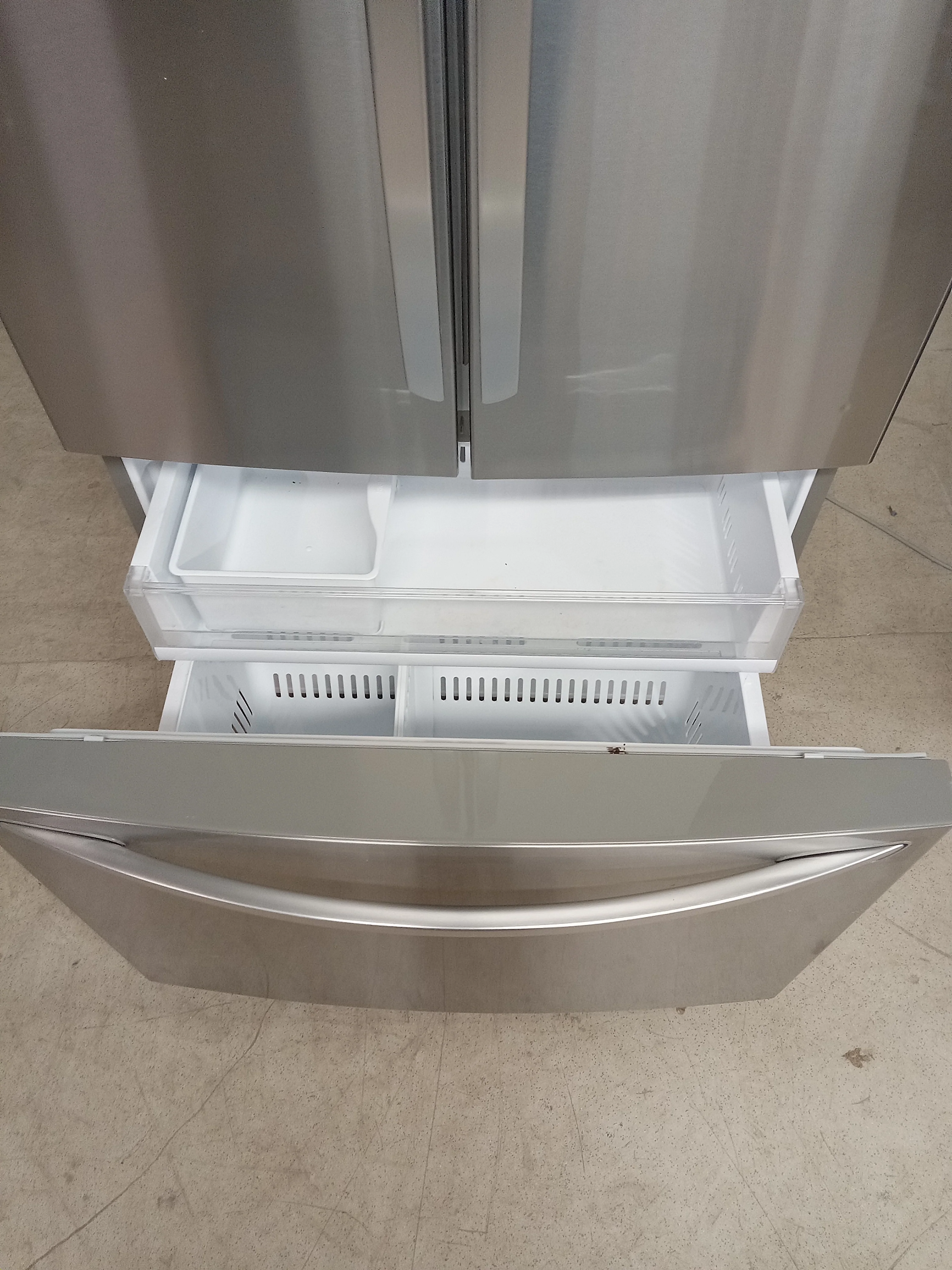 36"W LG French Door Refrigerator - Image 6