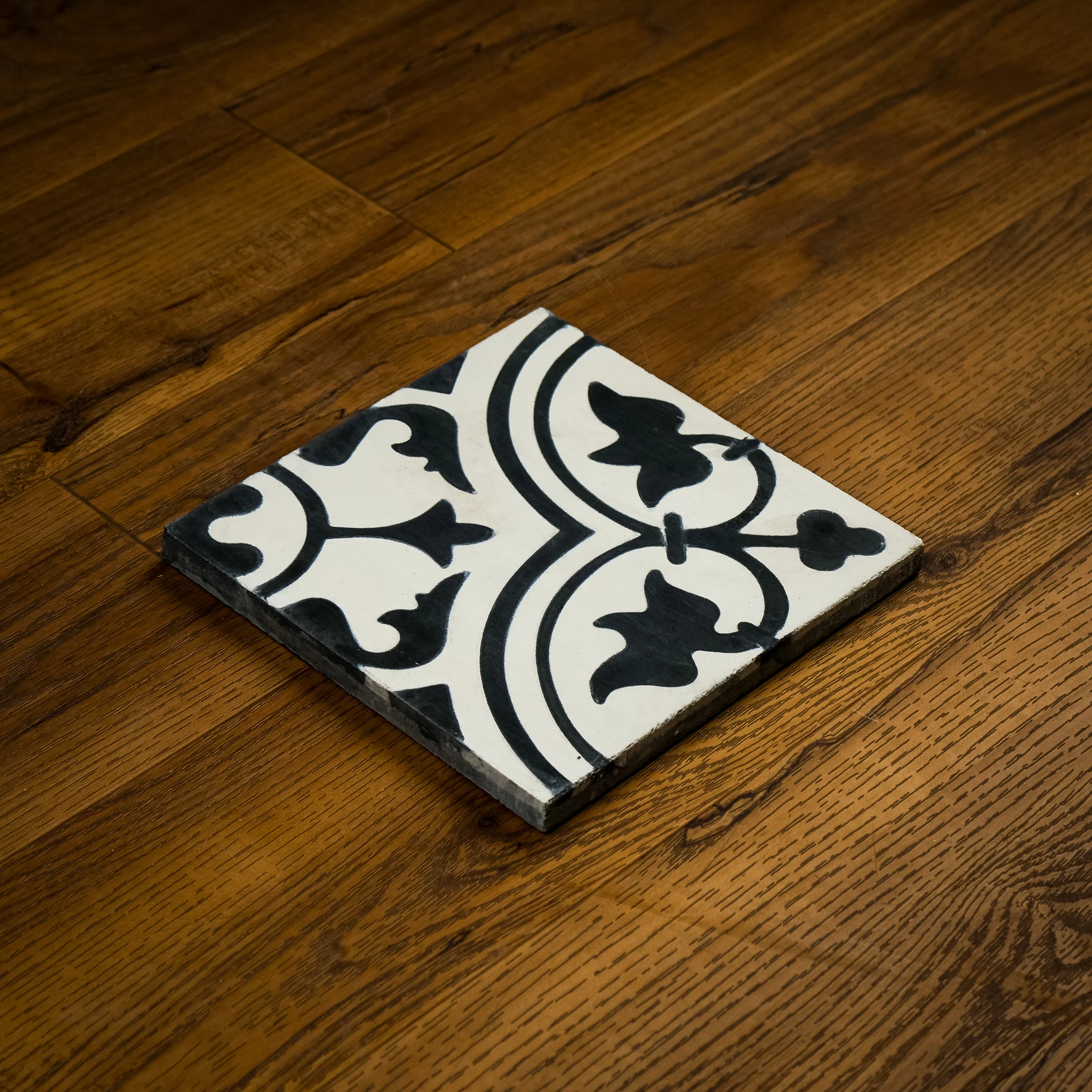 8" x 8" Patterned C-48 White/Black Stone Tiles  7 sq. ft. (16 per box) - Image 4