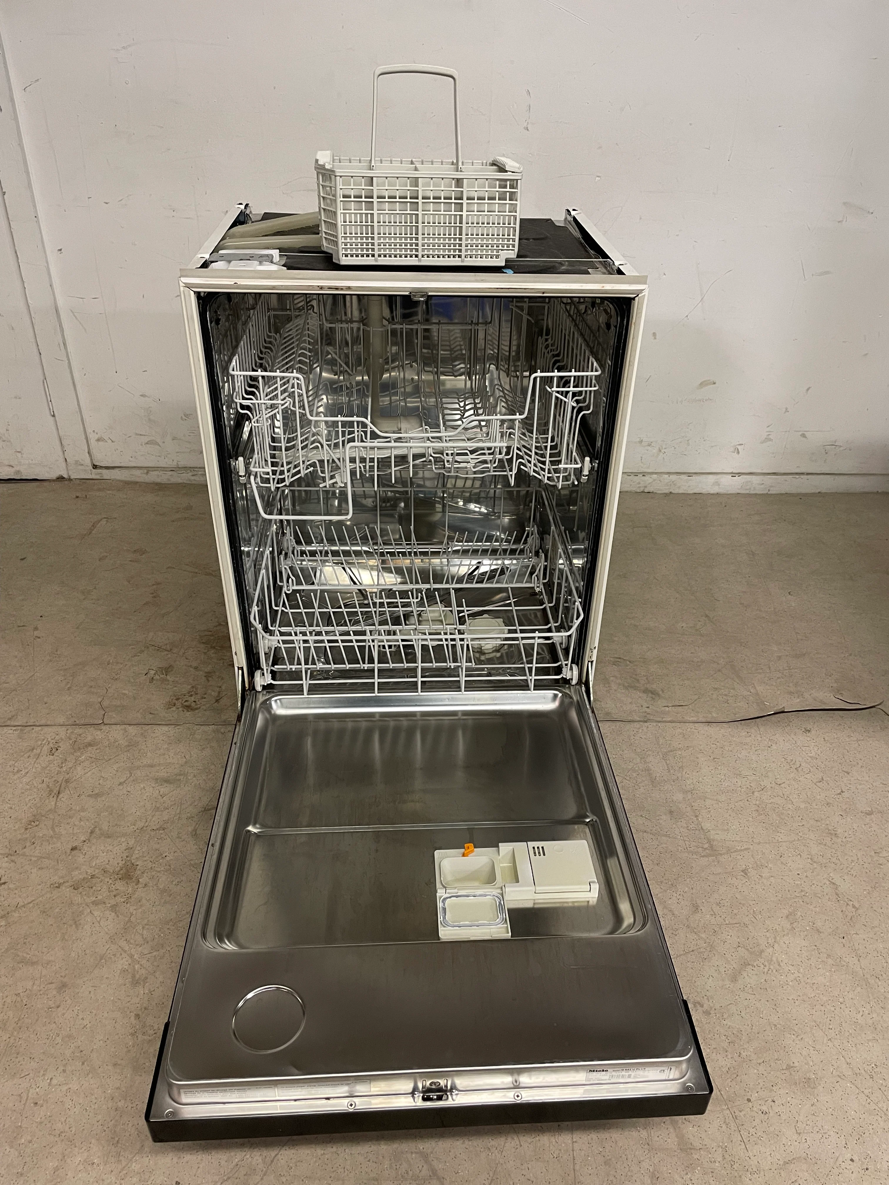 Black Miele Dishwasher Model#: G 842 U Plus - Image 2