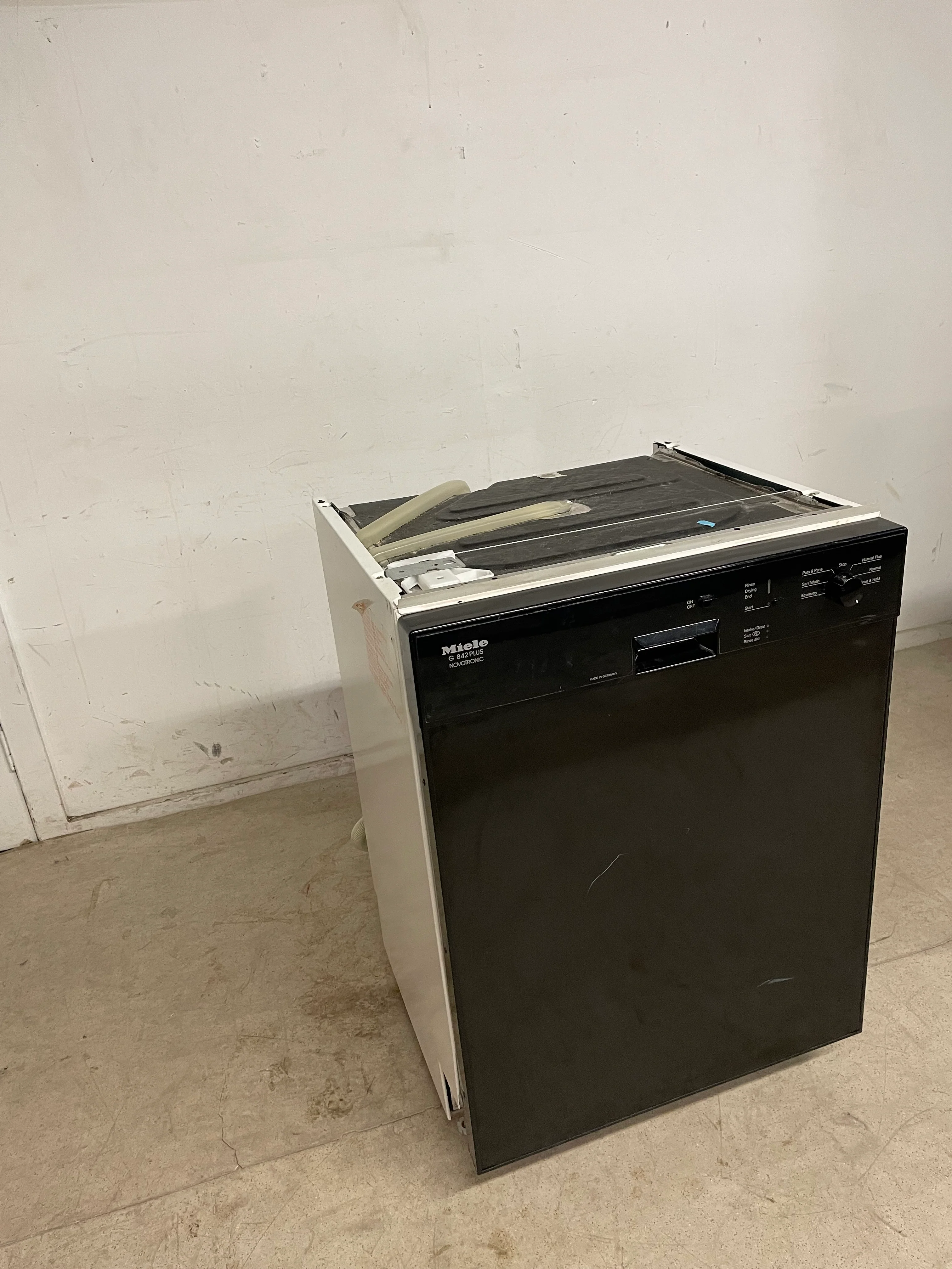 Black Miele Dishwasher Model#: G 842 U Plus - Image 4