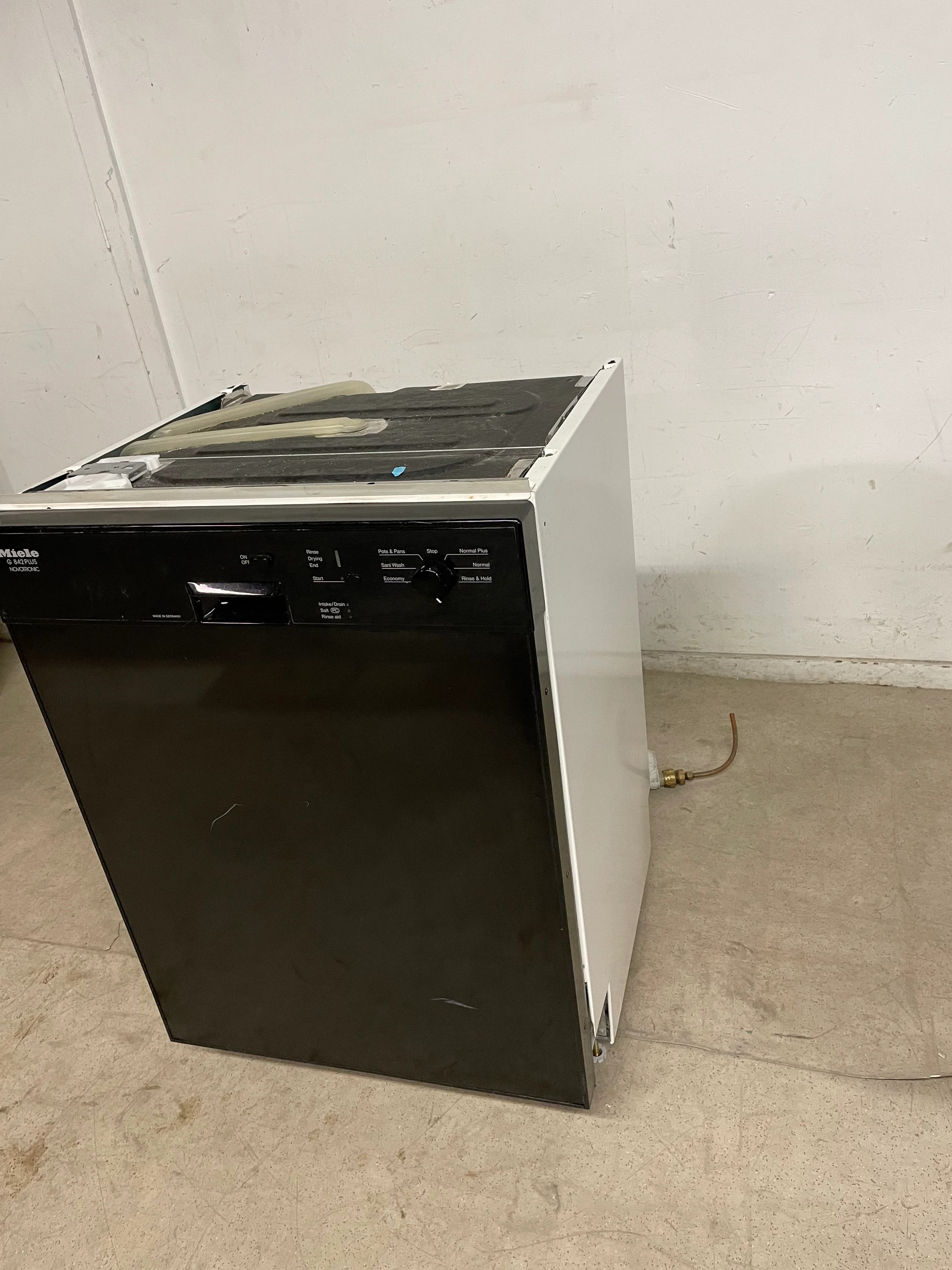 Black Miele Dishwasher Model#: G 842 U Plus - Image 5