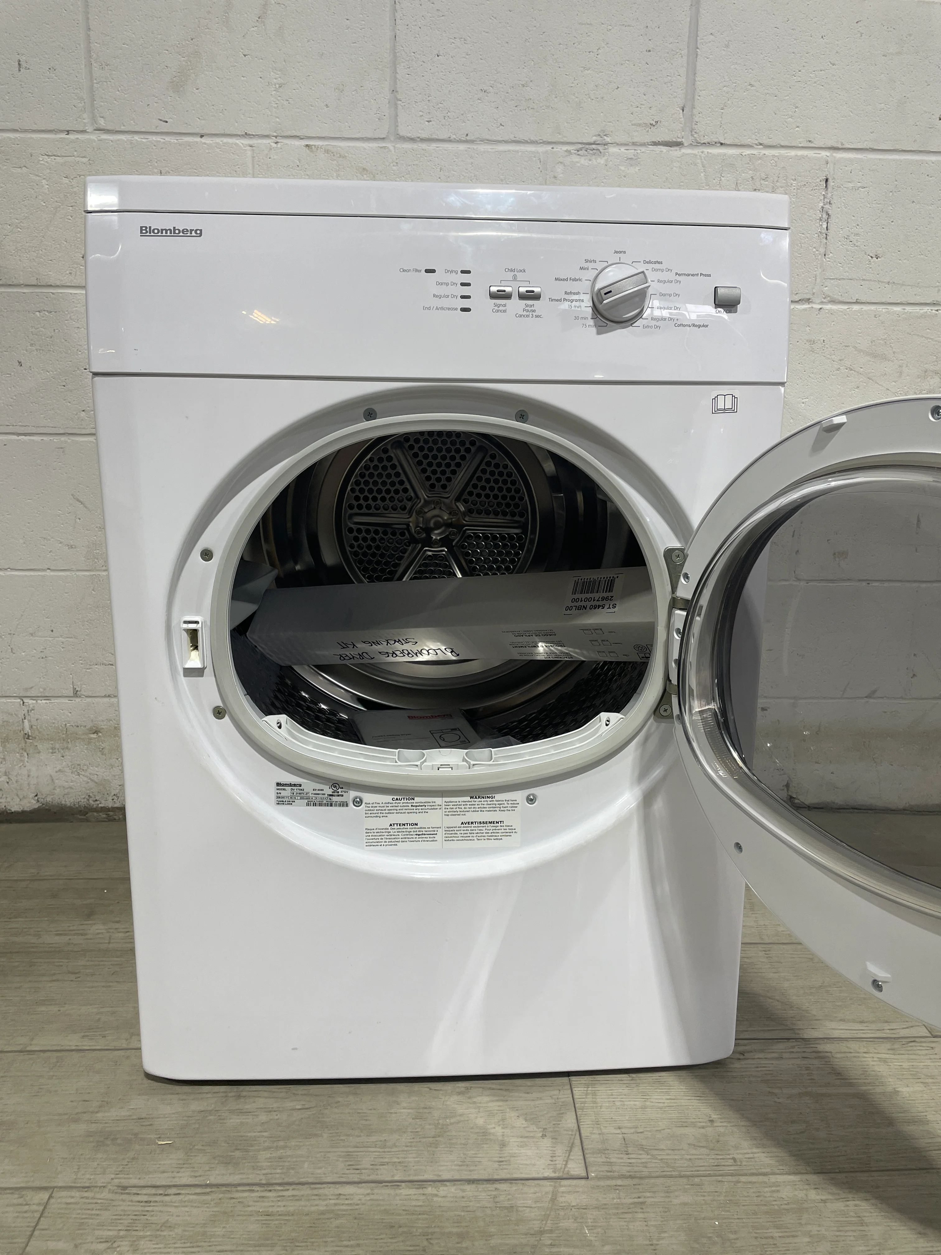 Blomberg 24" Electric Dryer - Image 2