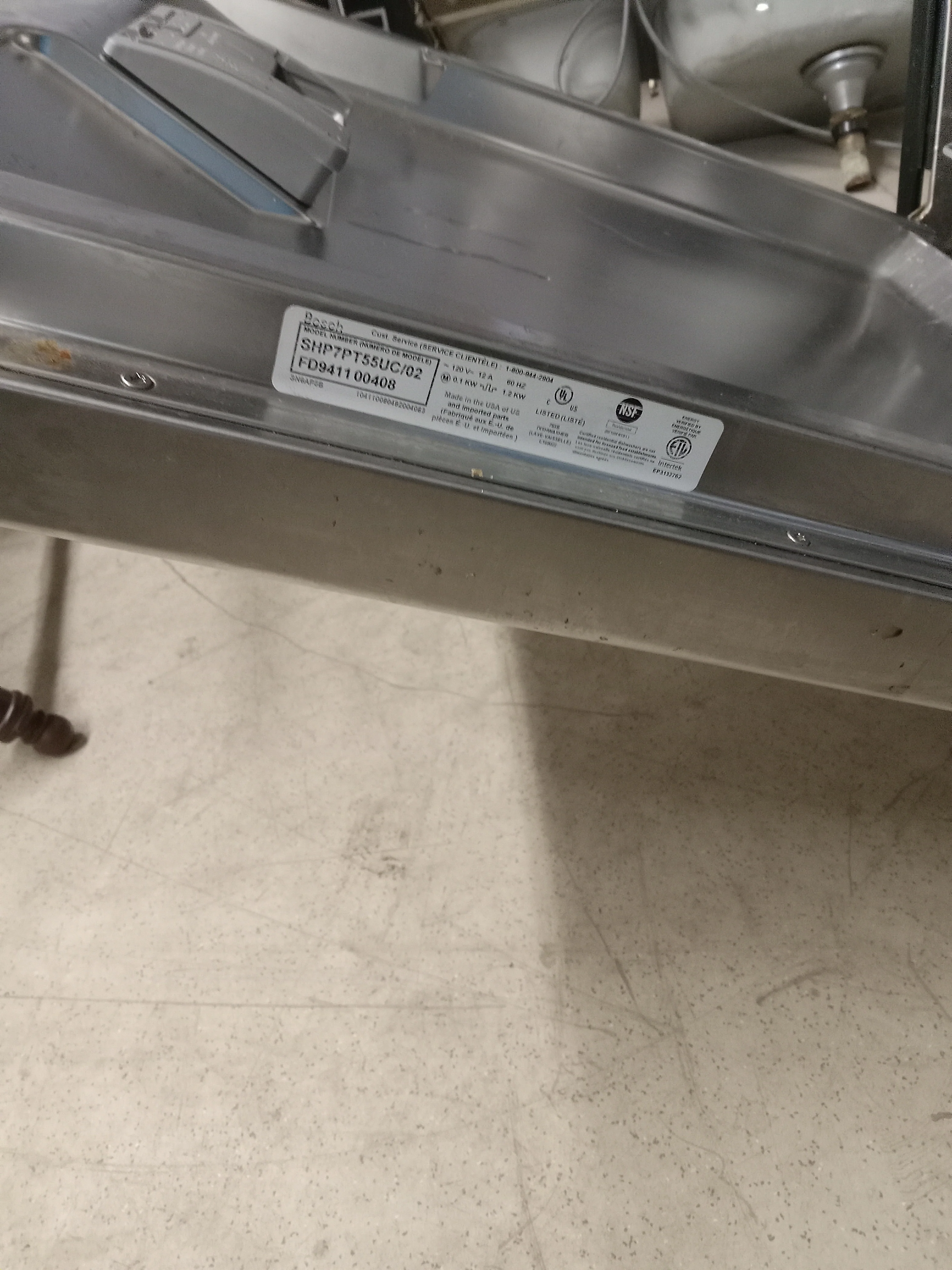 23.5"W Stainless Steel Bosch Dishwasher - Image 4