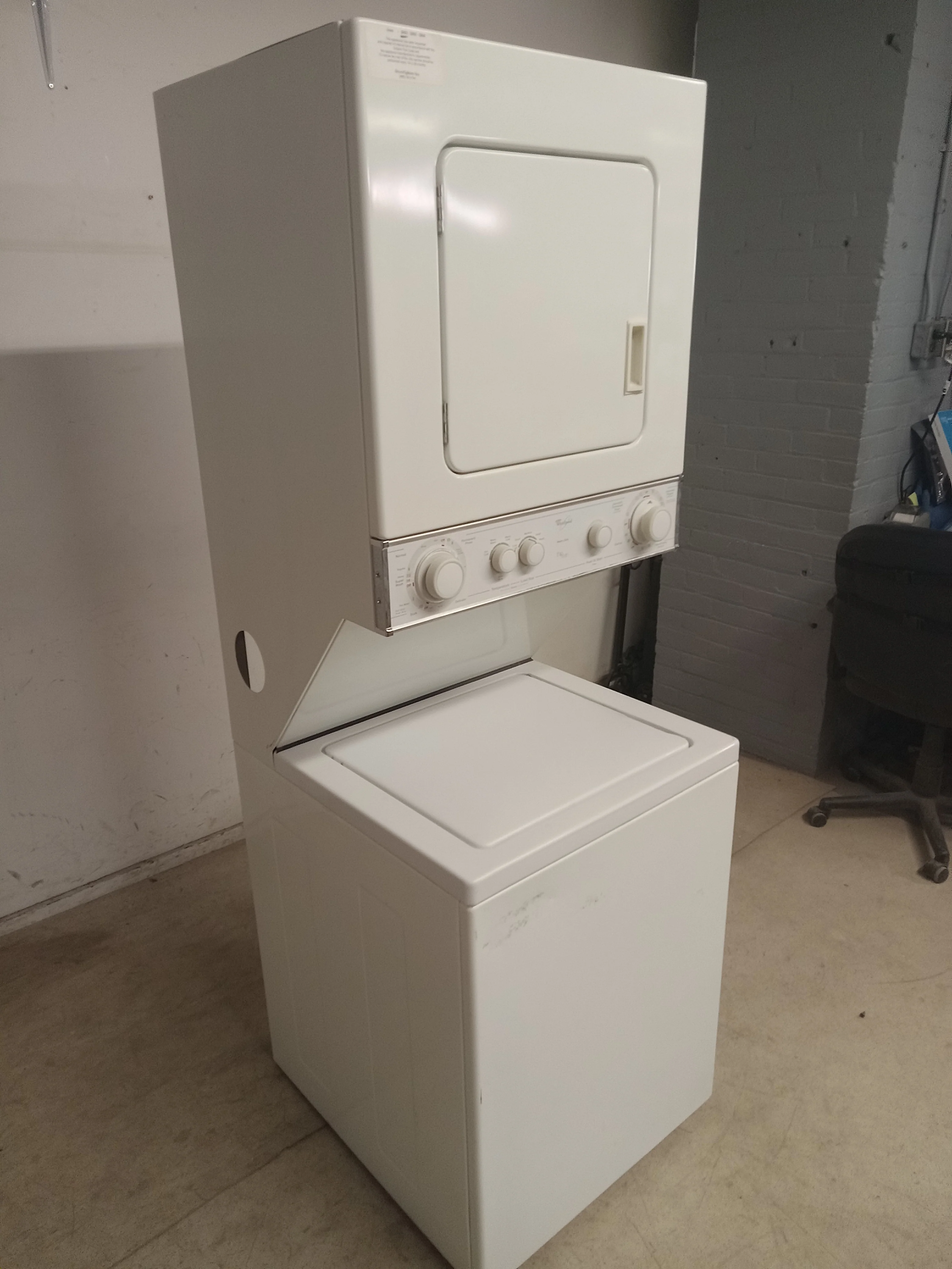 24"W White Whirlpool Washer/Dryer Combo - Image 6
