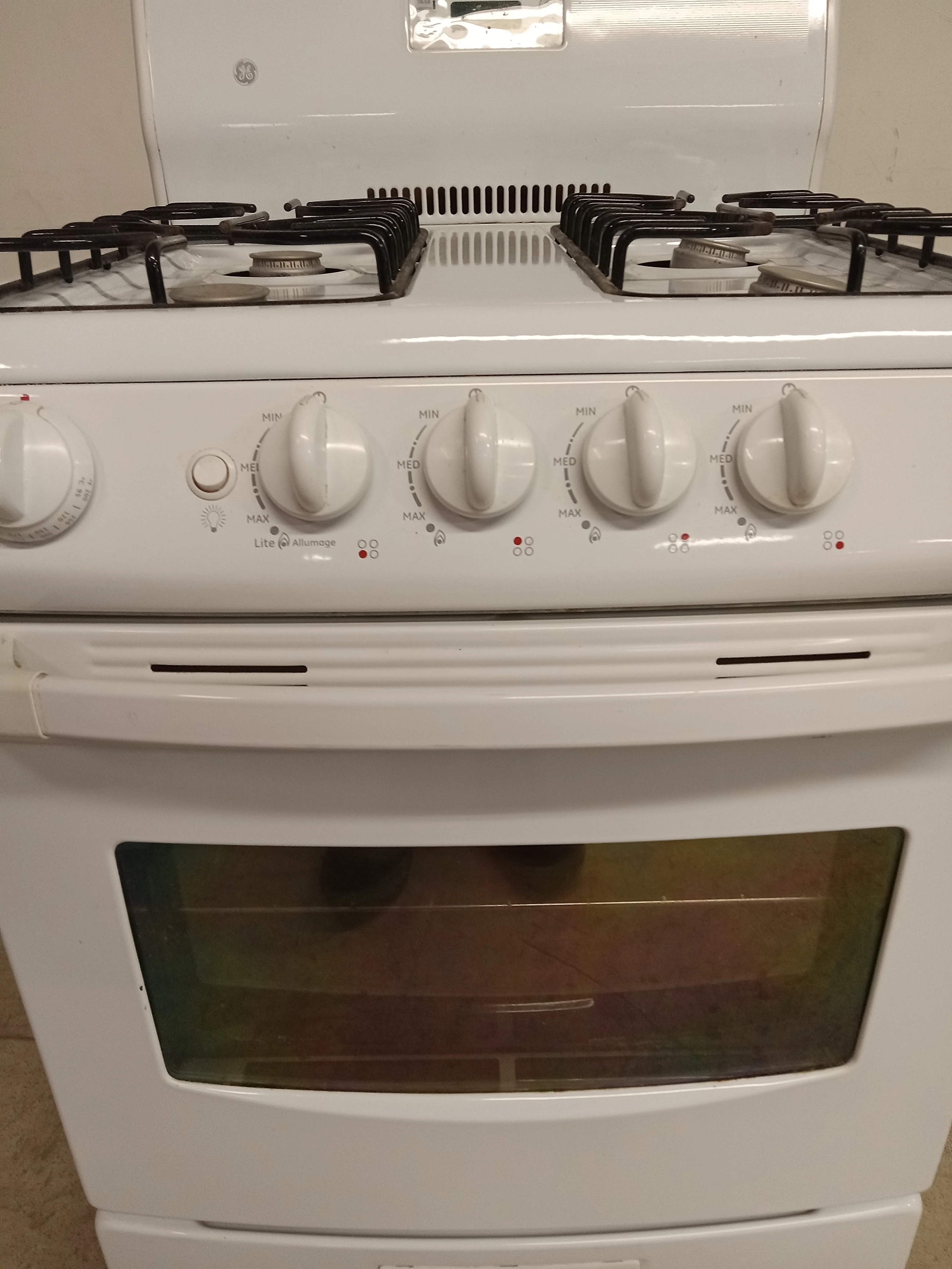 24"W General Electric White Gas Stove - Image 3