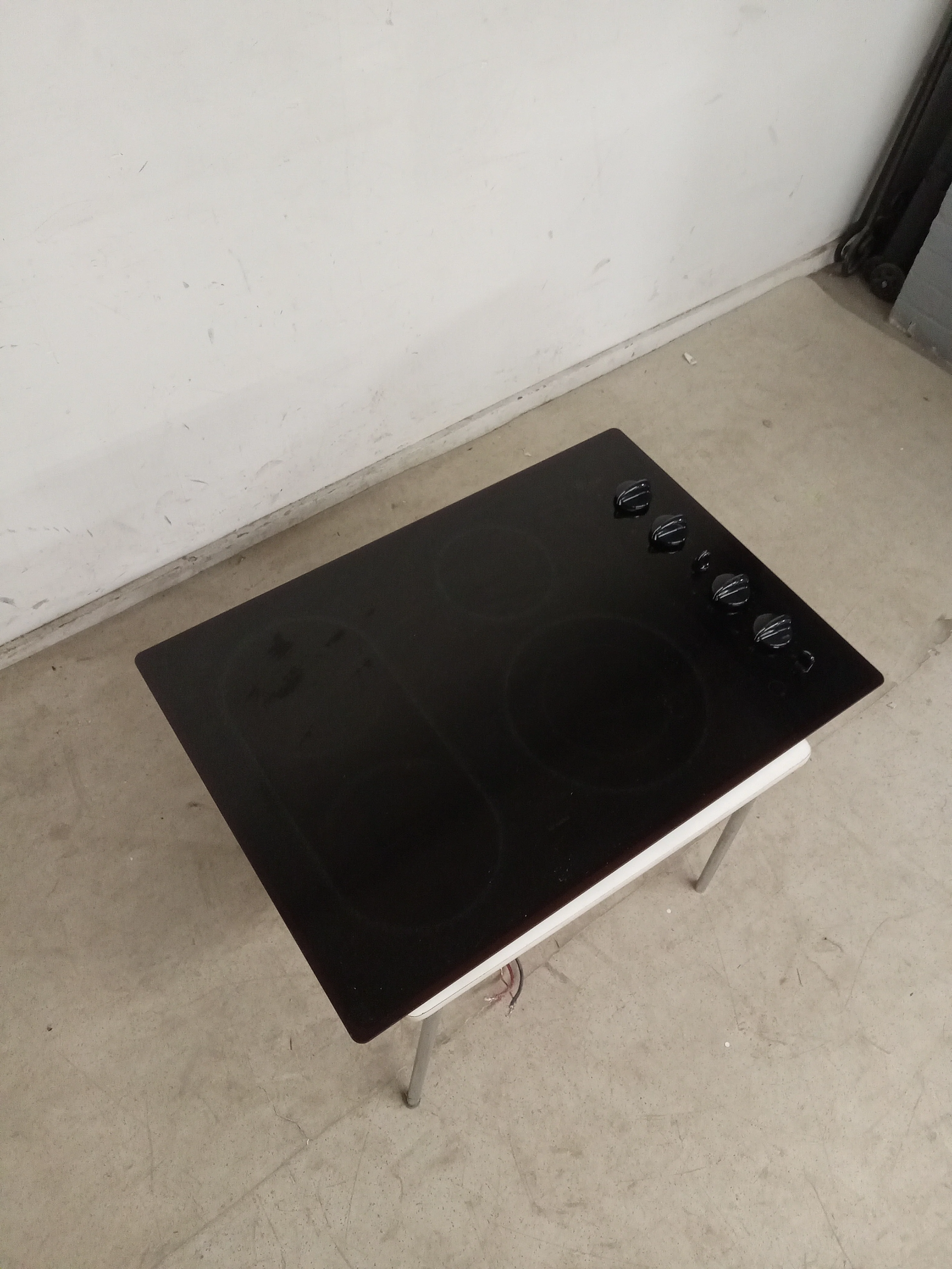 29.75"W General Electric Cooktop - Image 4