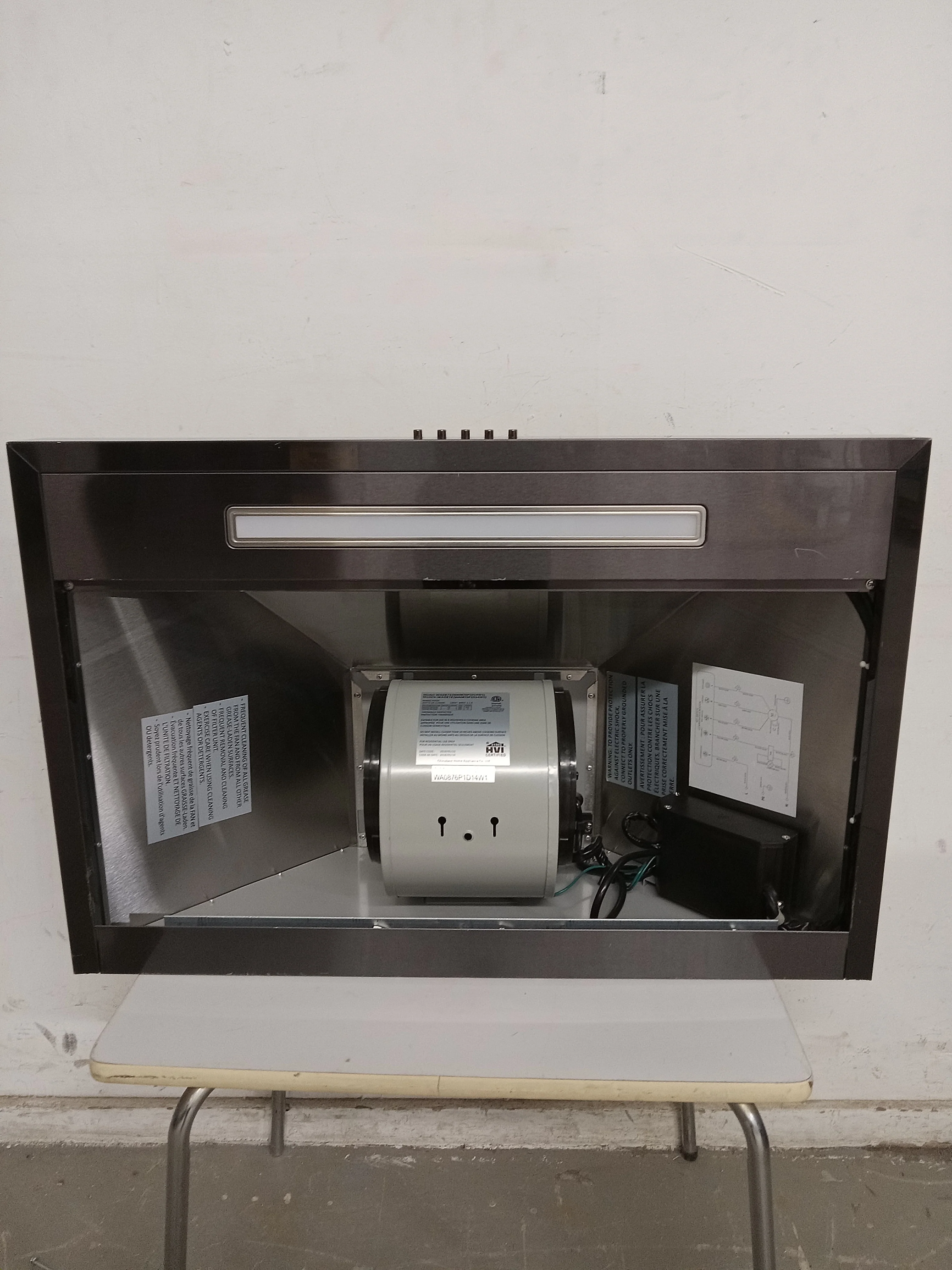 30" Vissani Black Stainless Steel Wall Mount Range Hood - Image 2