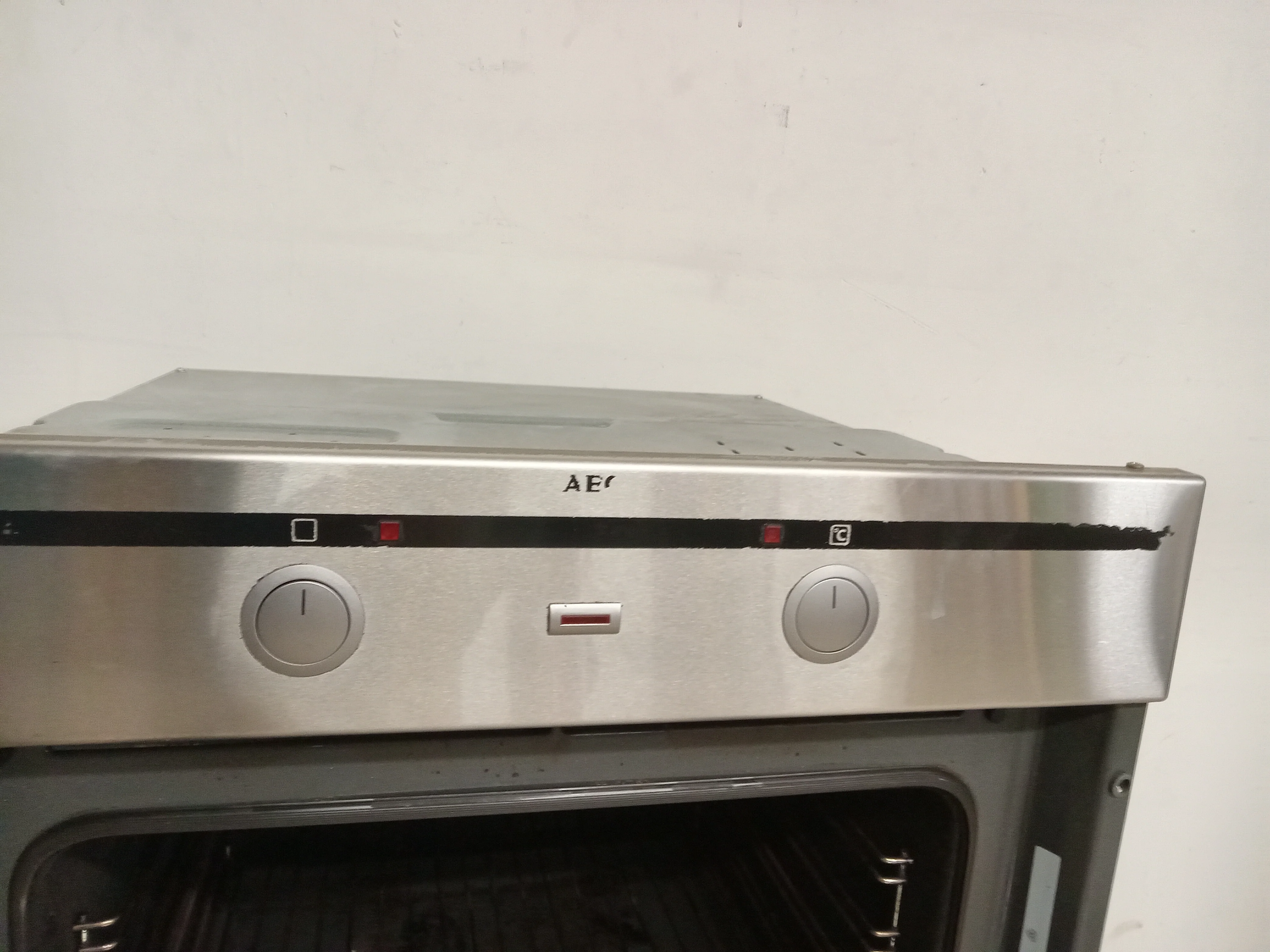 23.5"W AEG Built in Single Oven - Image 3