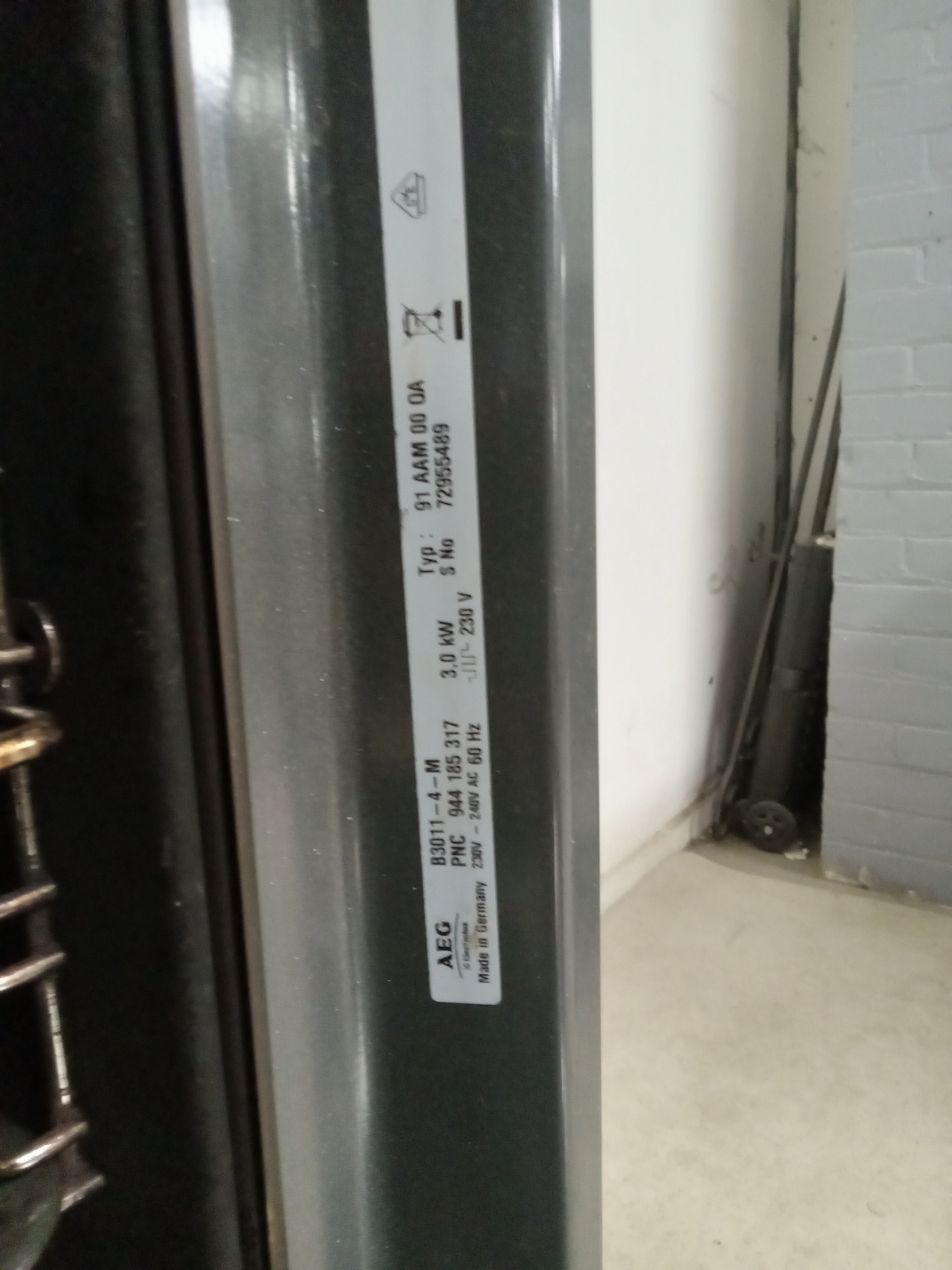 23.5"W AEG Built in Single Oven - Image 4