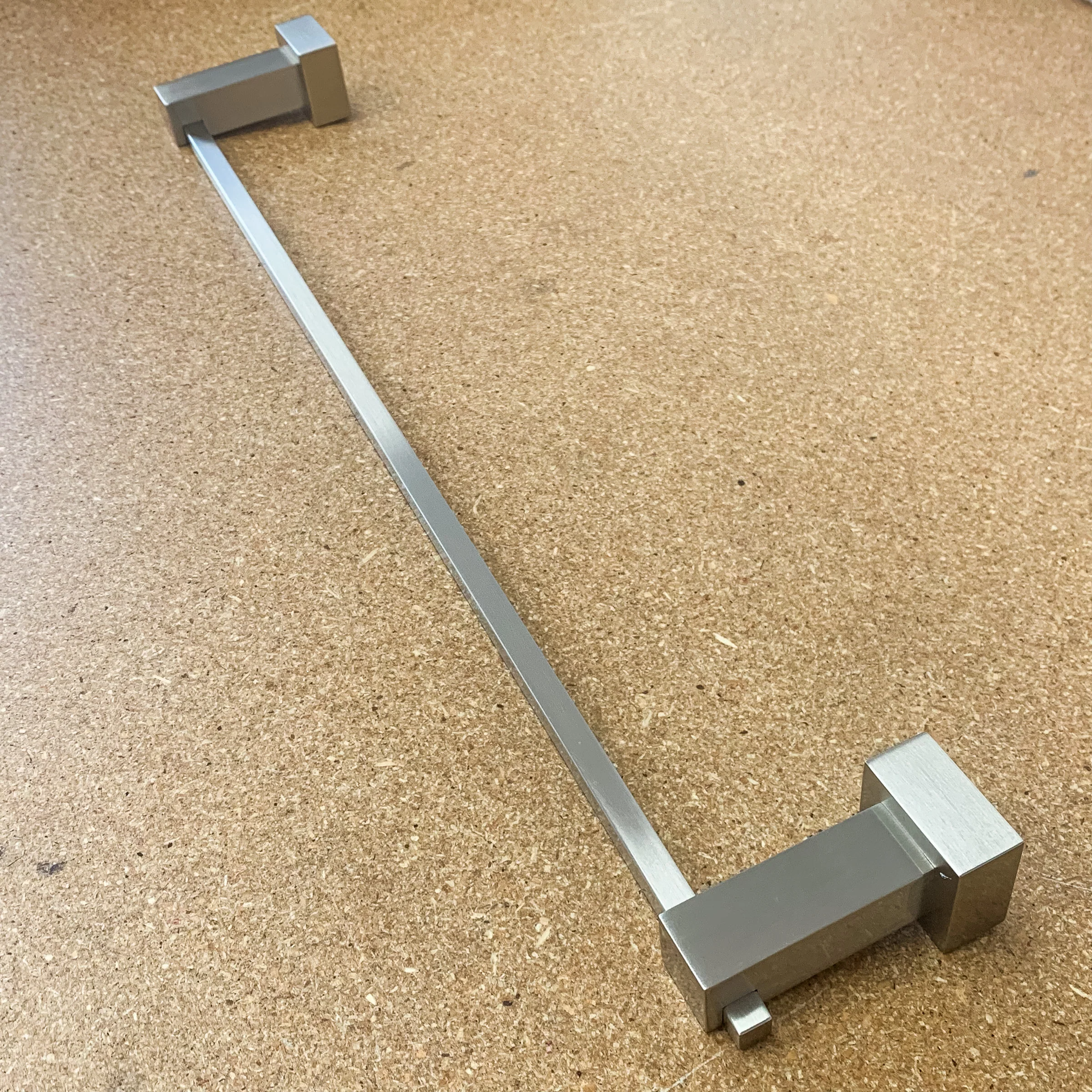 Daytona 18-Inch Towel Bar in Satin Nickel, MH1518SN - Image 4