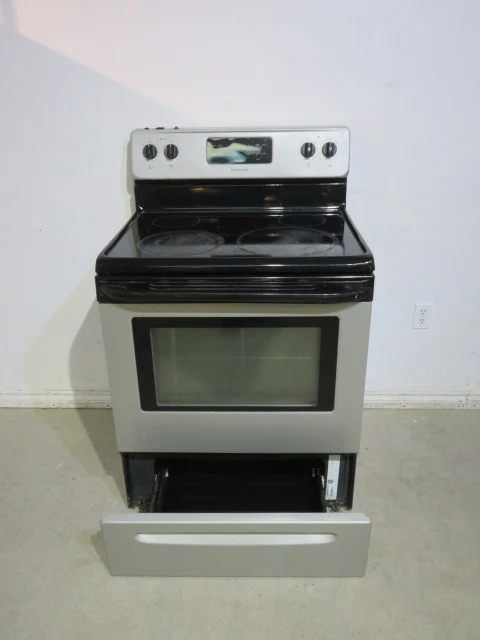 Frigidaire Glass Top Electric Range - Image 3