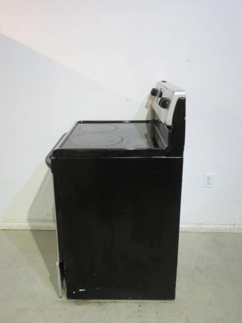 Frigidaire Glass Top Electric Range - Image 4