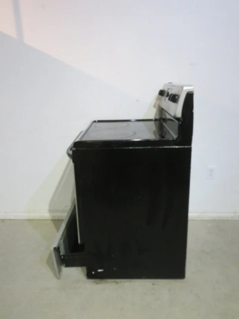 Frigidaire Glass Top Electric Range - Image 6