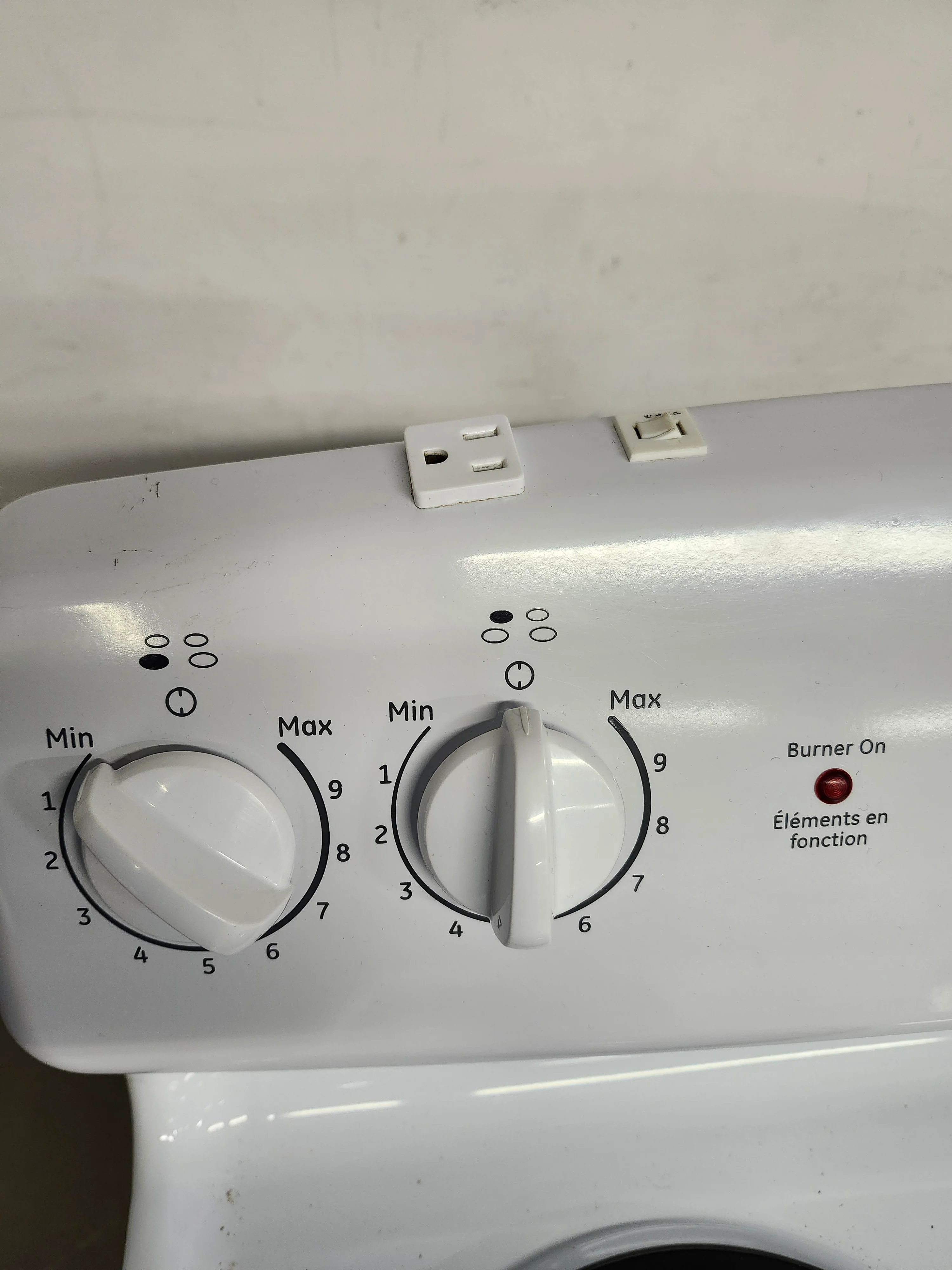 GE Electric Stove (JCBS280DM2WW) - Image 7