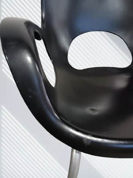 Generic Plastic Chairs - Image 4