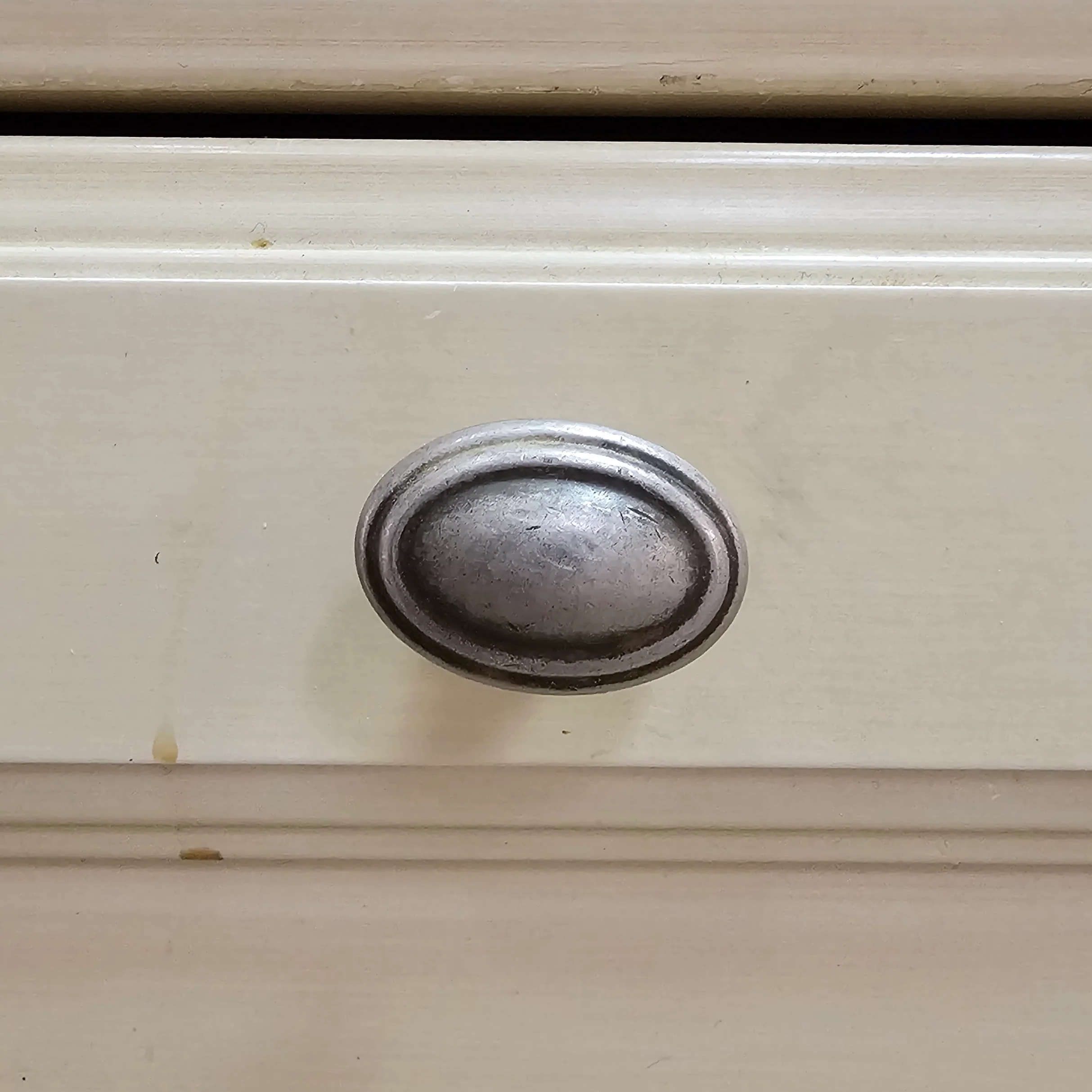 Inset Cream Colored Kitchen - Image 6