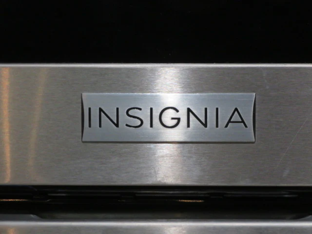 Insignia 30" Freestanding Electric Glass Top Range - Image 13