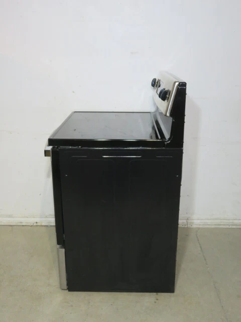 Insignia 30" Freestanding Electric Glass Top Range - Image 4