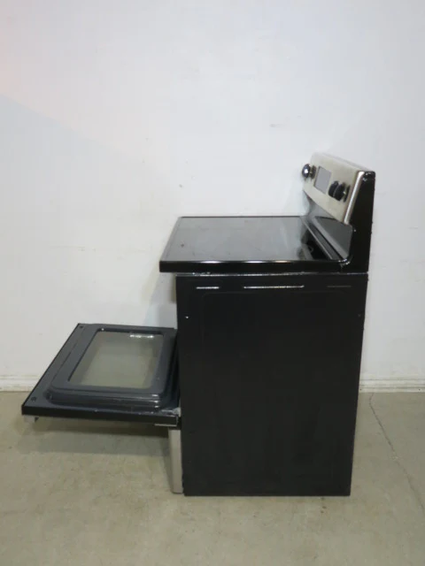 Insignia 30" Freestanding Electric Glass Top Range - Image 5