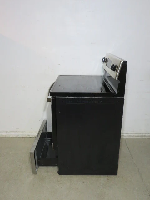 Insignia 30" Freestanding Electric Glass Top Range - Image 6
