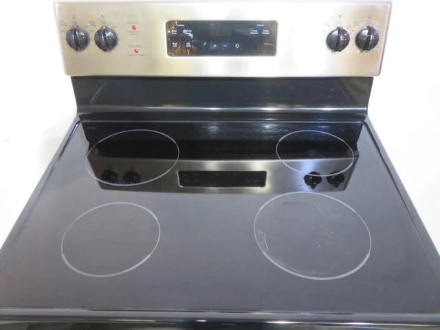 Insignia 30" Freestanding Electric Glass Top Range - Image 8