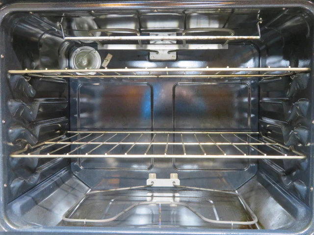 Insignia 30" Freestanding Electric Glass Top Range - Image 9