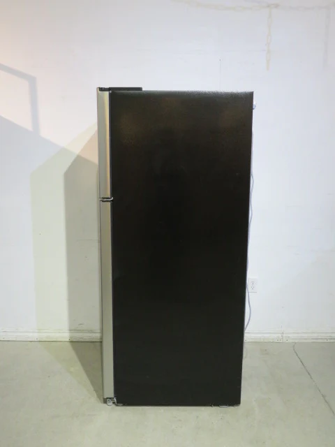 Insignia Stainless Steel Top Freezer Refrigerator - Image 4