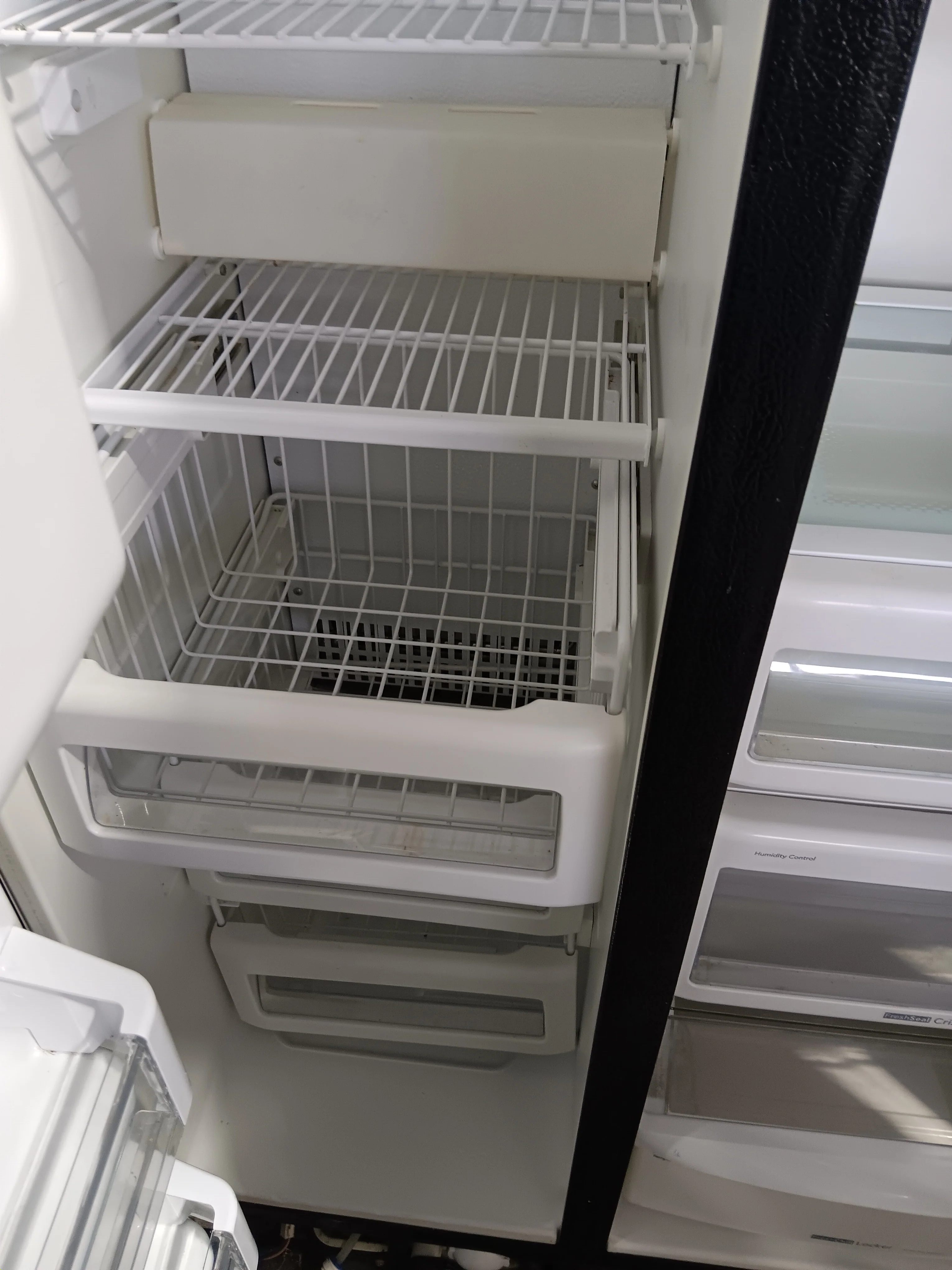 Kitchen AID Fridge / Frezeer with Ice & Water - Image 3