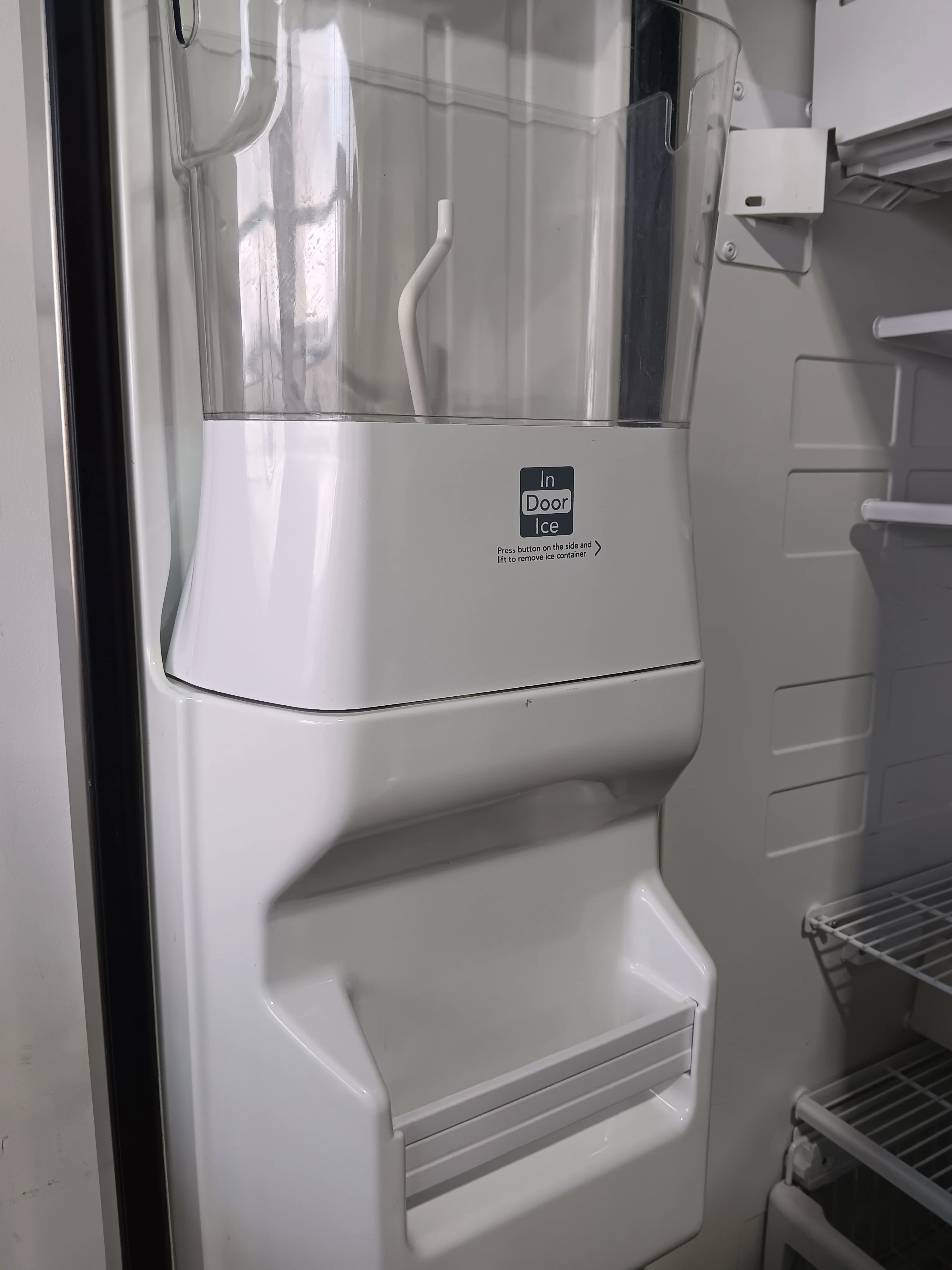 Kitchen AID Fridge / Frezeer with Ice & Water - Image 6
