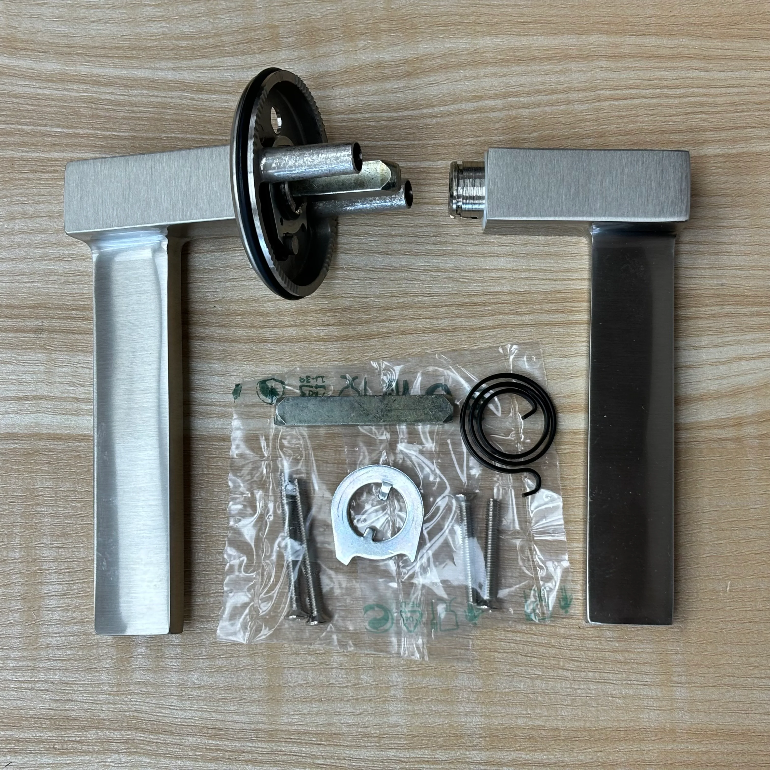 Passage Lever Set, Right Handing in Satin Nickel, 1001LOUMRSRH15 - Image 7