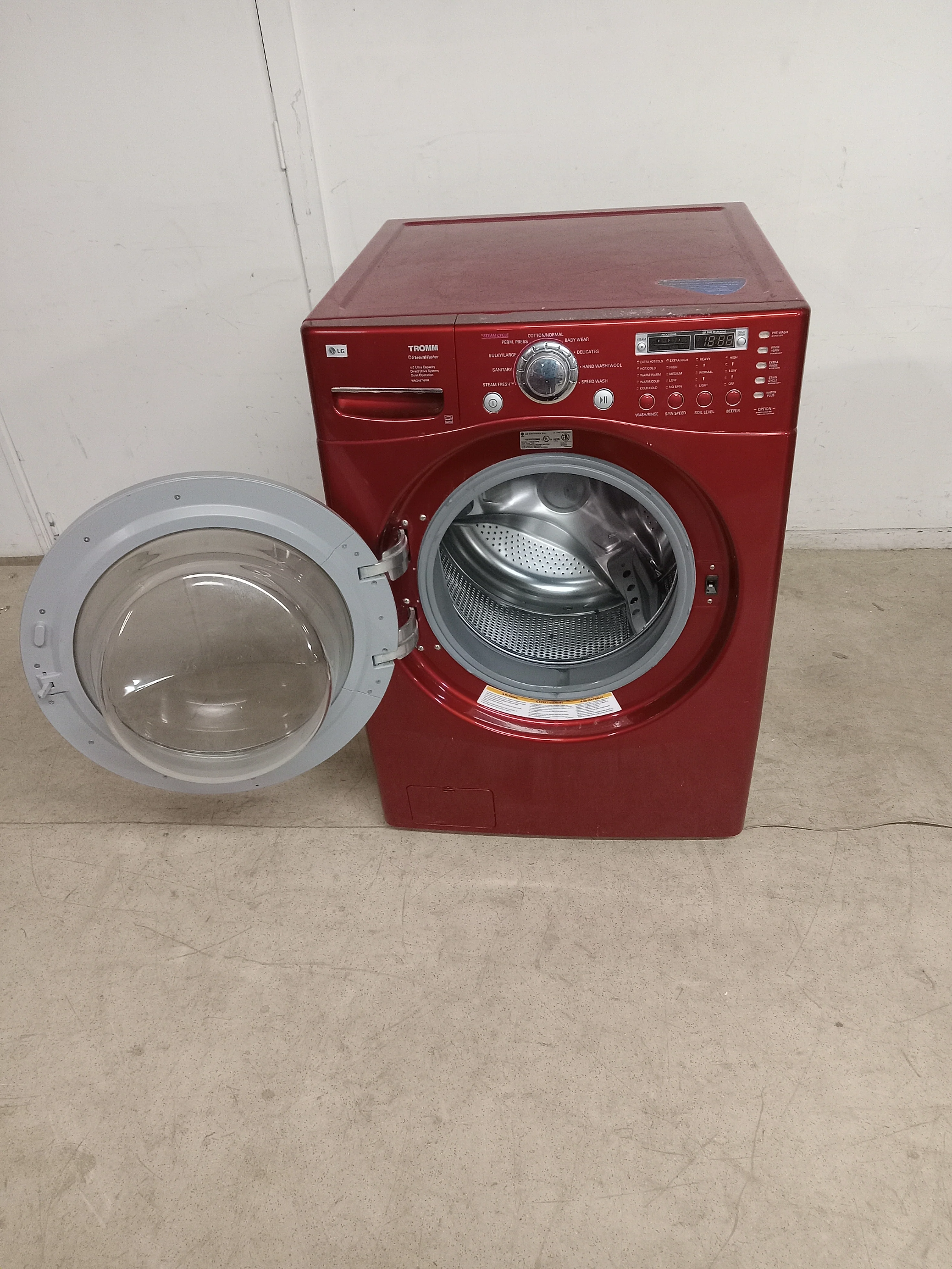 27"W Red LG Washing Machine - Image 2