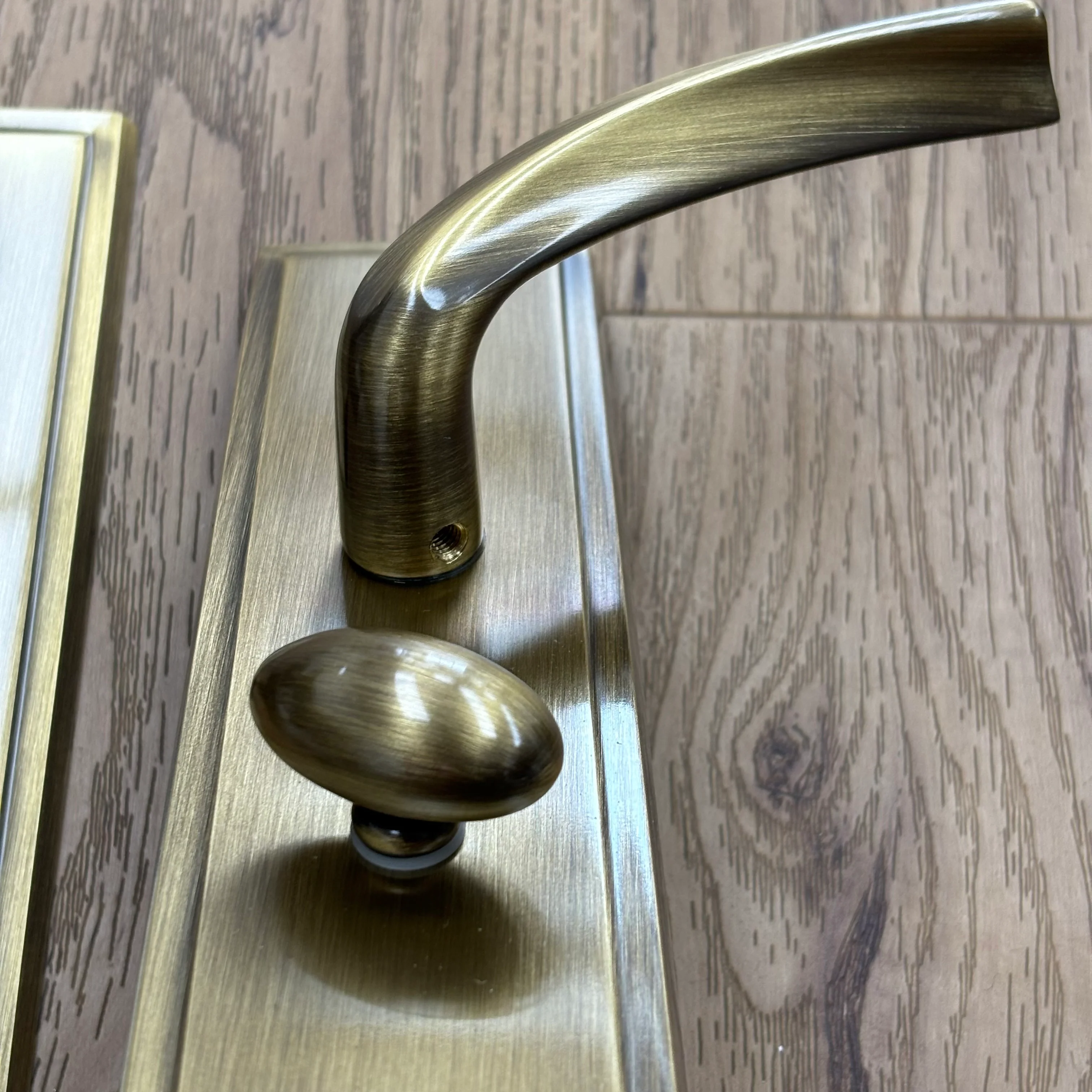 Right-Handed Brass Door Lever Set with Thumb Turn, 8525BOSSEMRHUS5 - Image 6