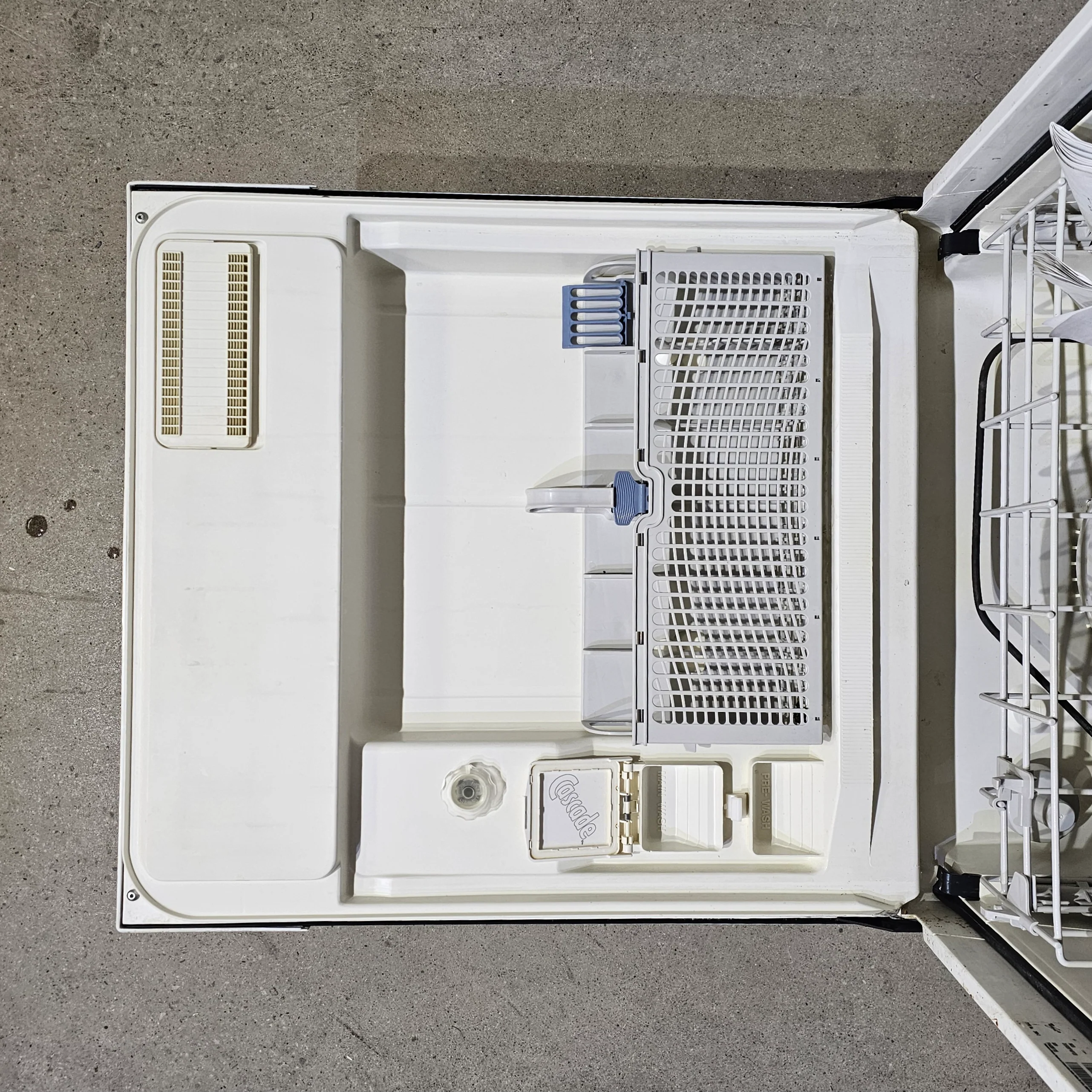 Whirlpool Built-In Dishwaser - Image 3