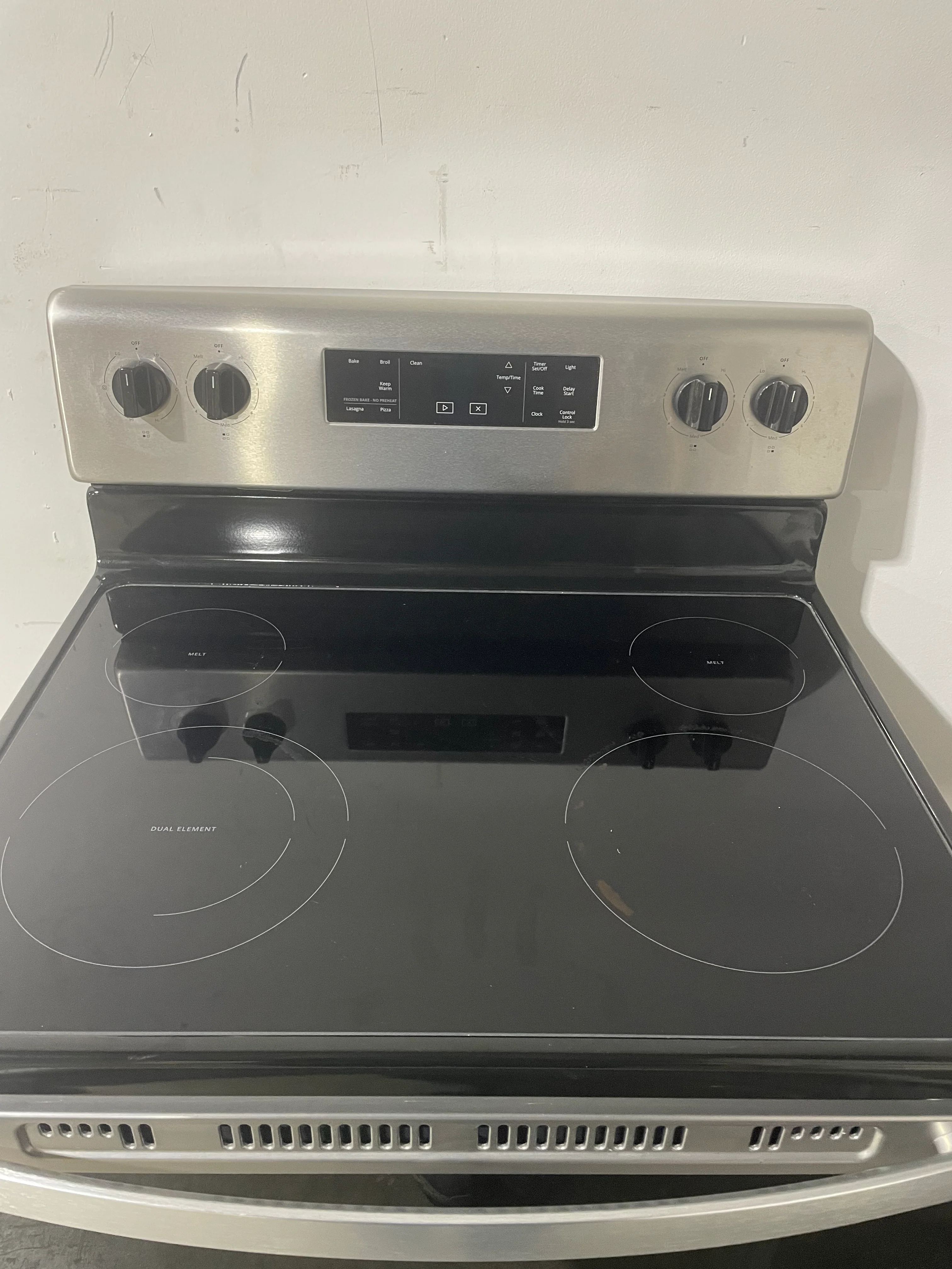 Whirlpool Electrical Range - Image 2