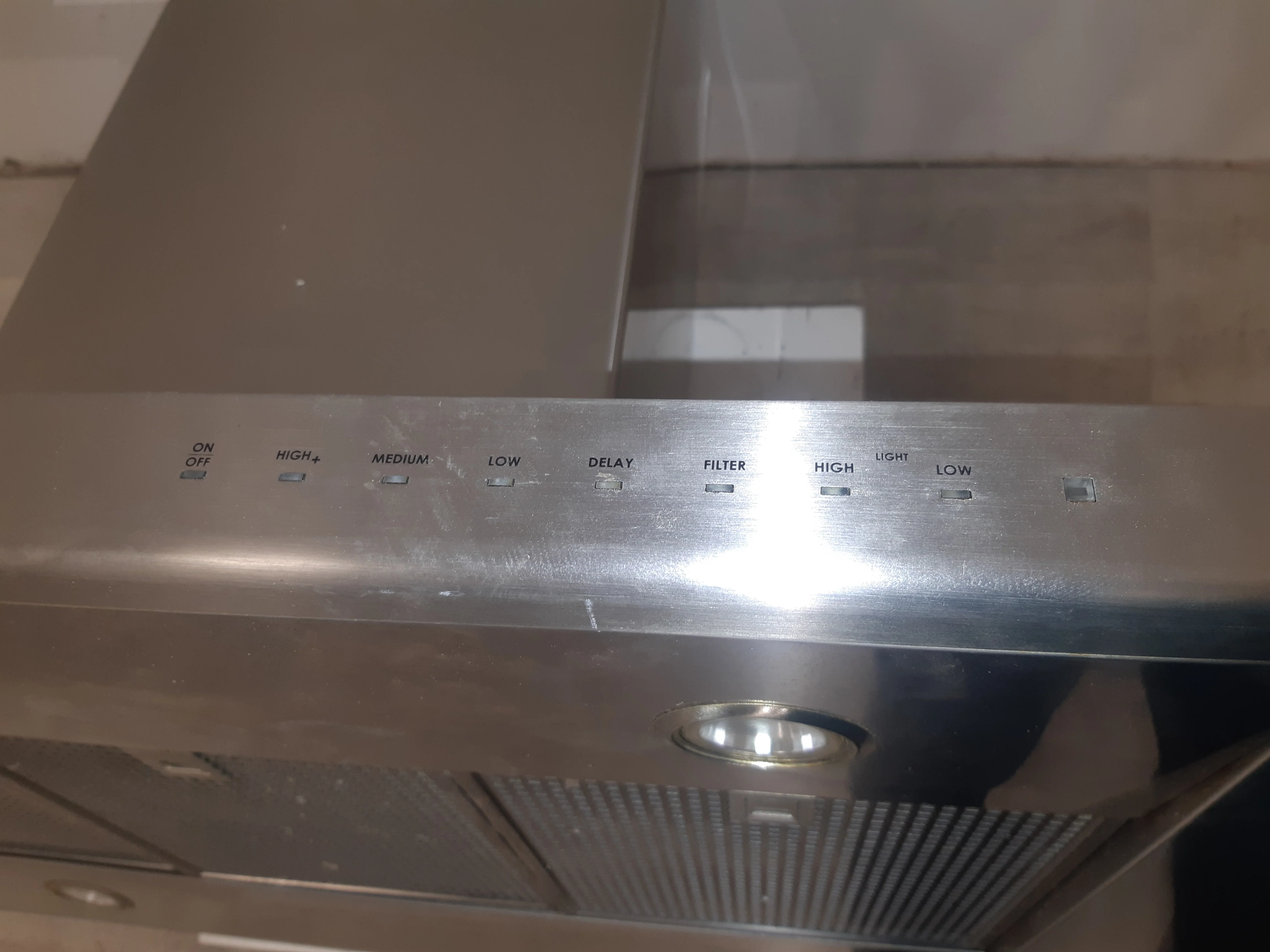 Wolf Stainless Stain Range Hood - Image 5